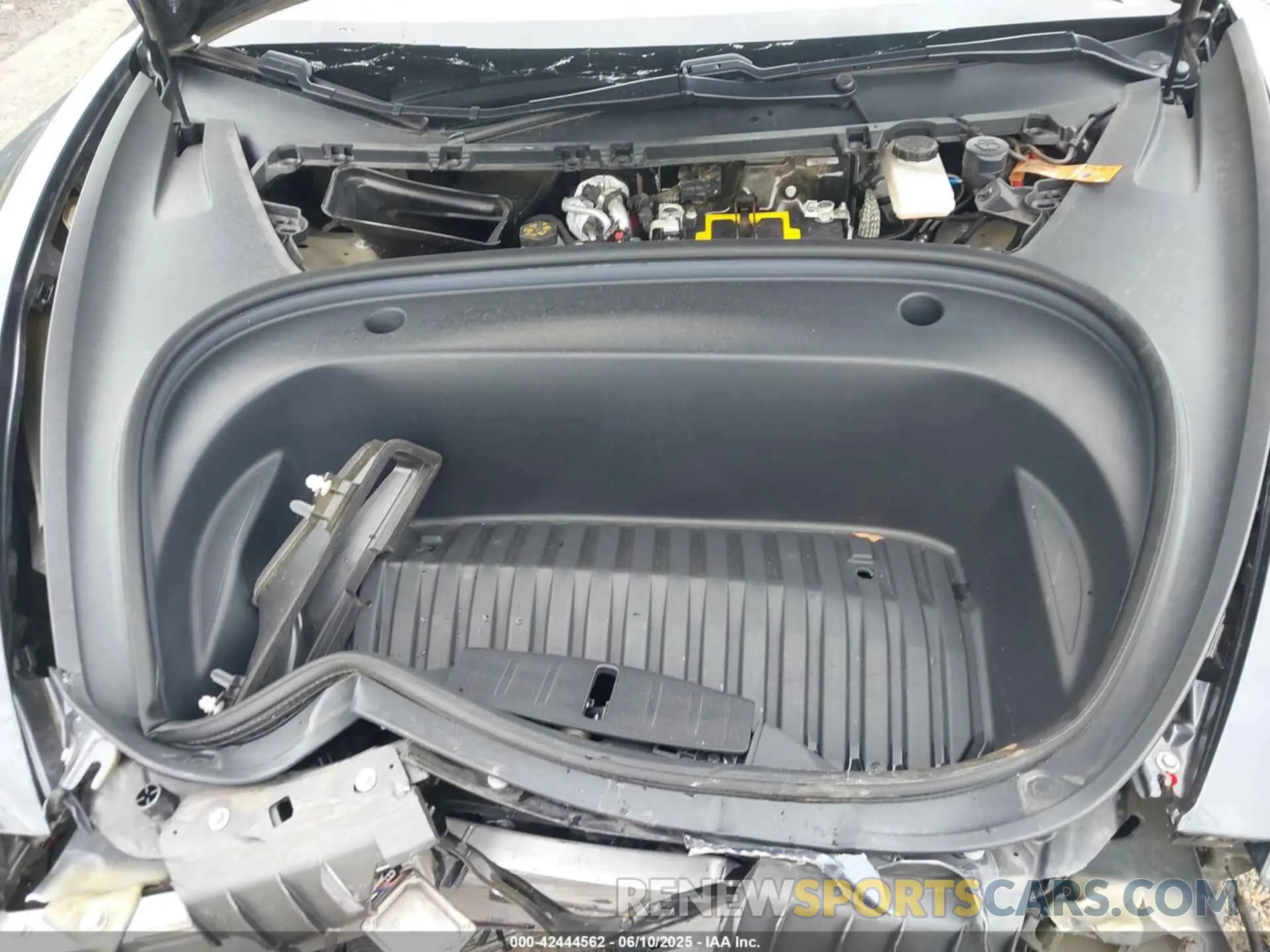10 Photograph of a damaged car 5YJ3E1EA1MF911192 TESLA MODEL 3 2021