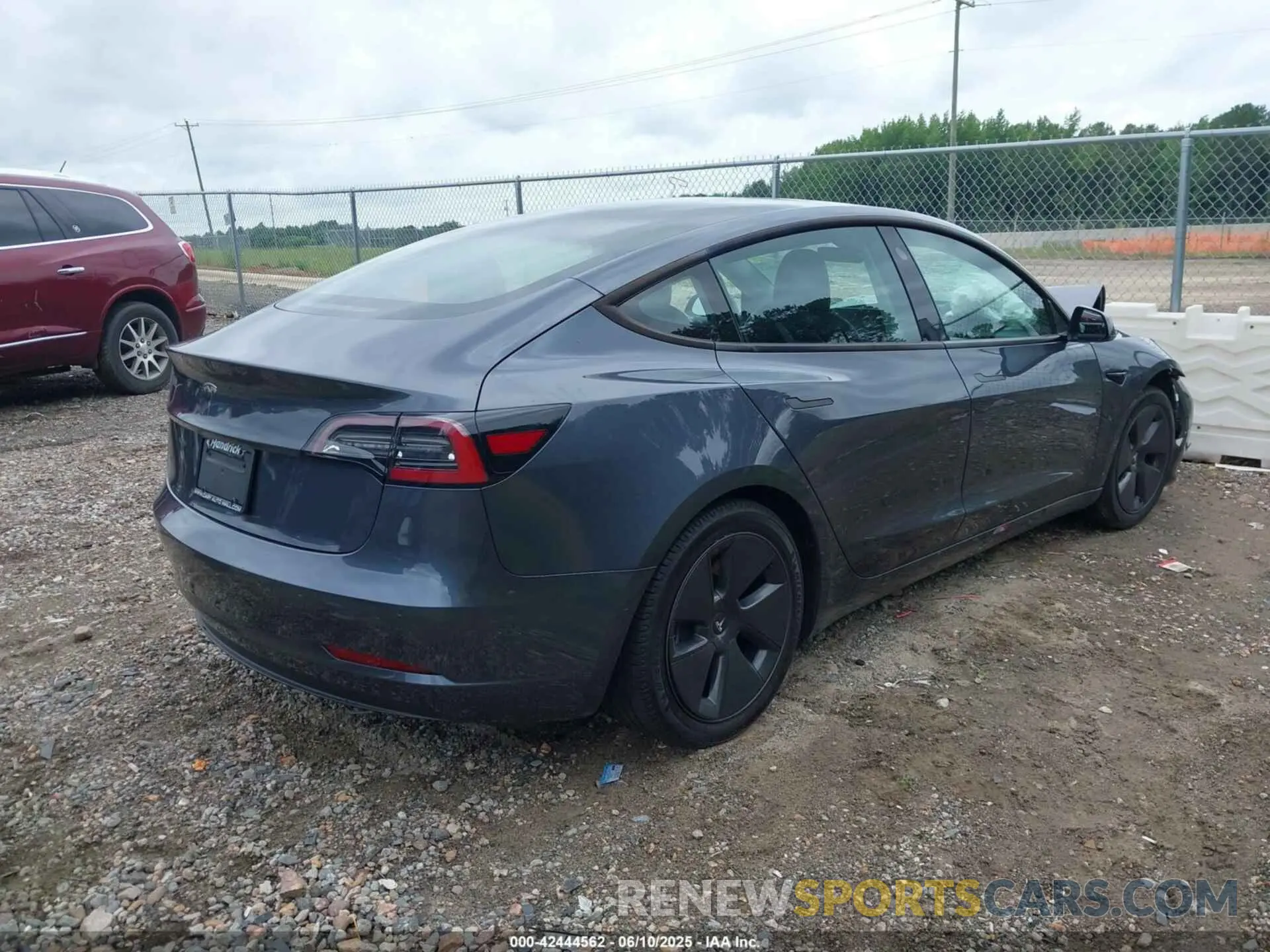 4 Photograph of a damaged car 5YJ3E1EA1MF911192 TESLA MODEL 3 2021