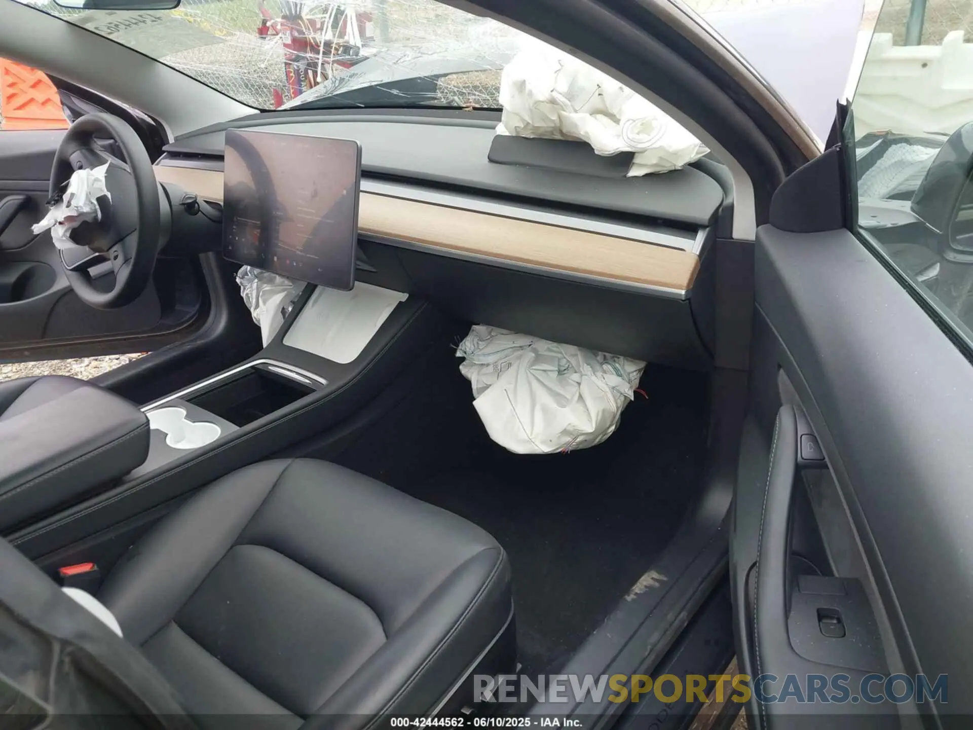 5 Photograph of a damaged car 5YJ3E1EA1MF911192 TESLA MODEL 3 2021