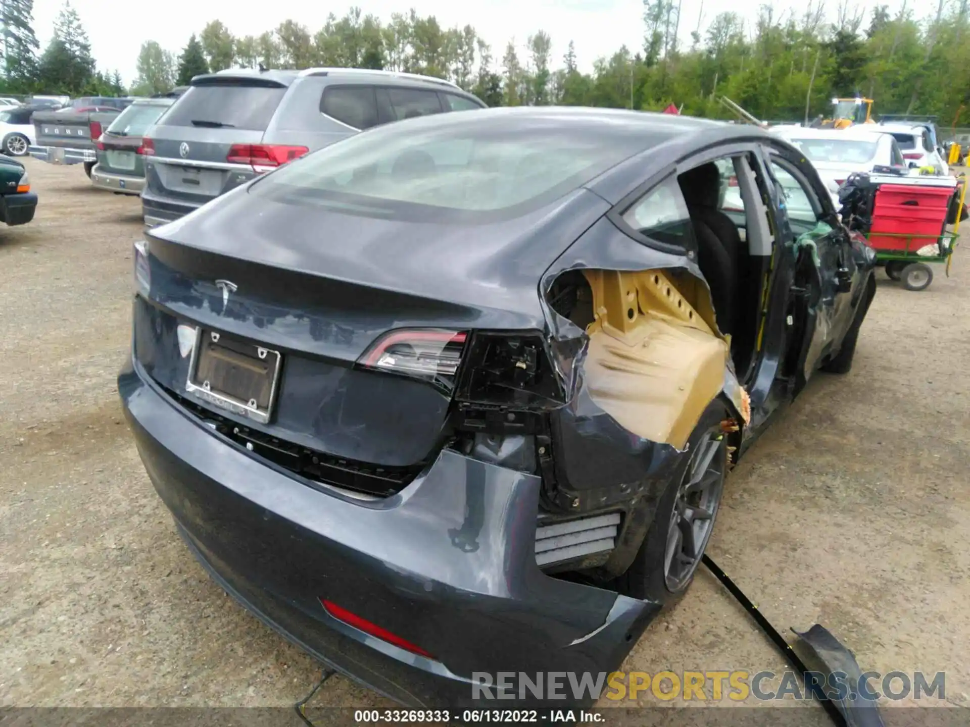 4 Photograph of a damaged car 5YJ3E1EA1MF915386 TESLA MODEL 3 2021