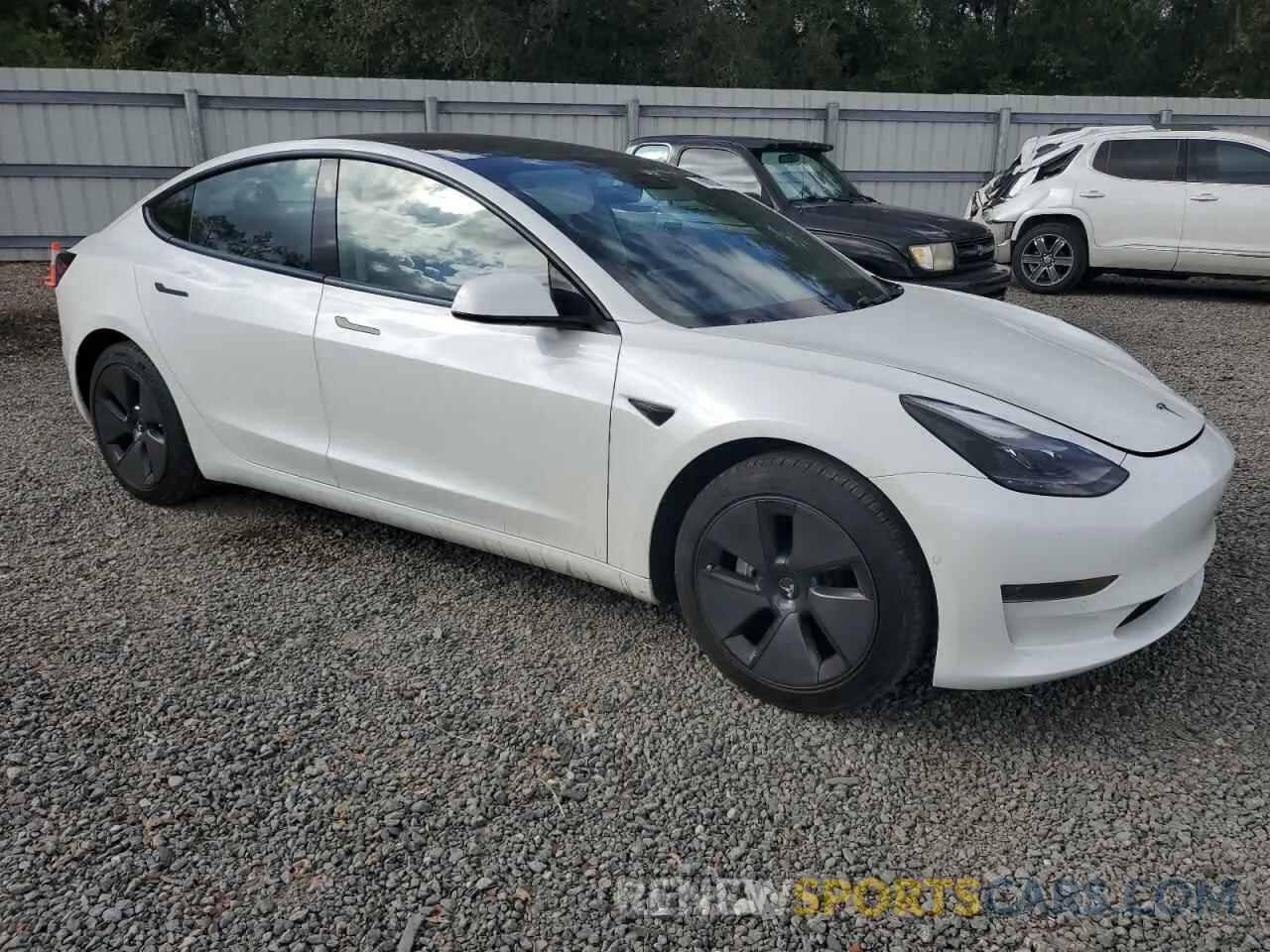 4 Photograph of a damaged car 5YJ3E1EA1MF921205 TESLA MODEL 3 2021