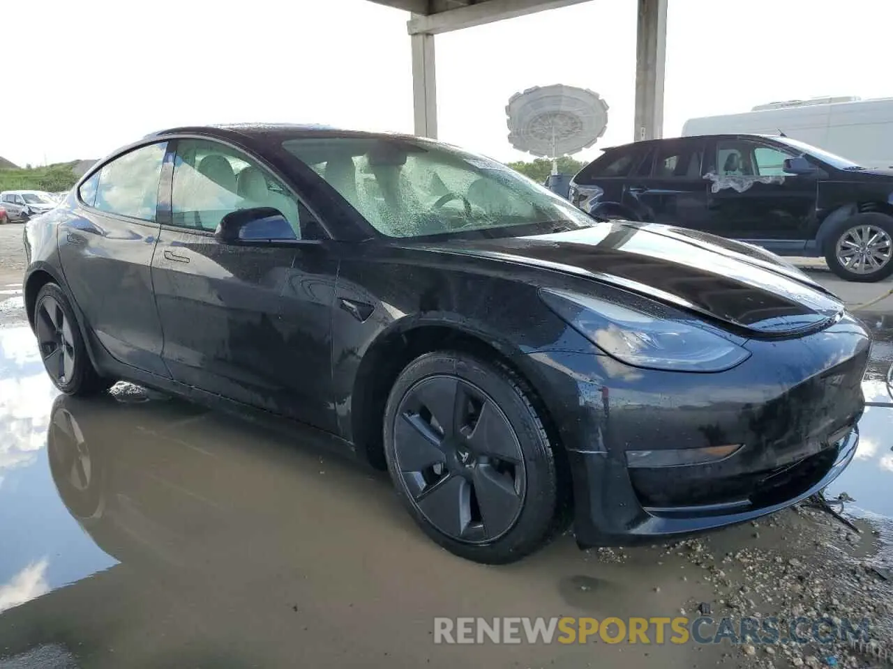 4 Photograph of a damaged car 5YJ3E1EA1MF963602 TESLA MODEL 3 2021