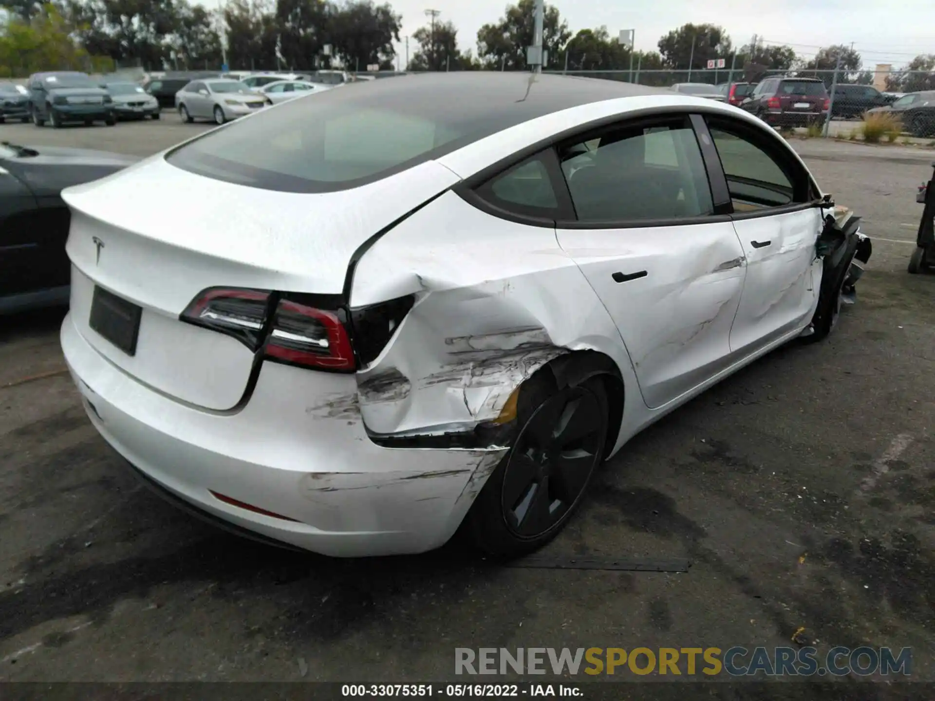 4 Photograph of a damaged car 5YJ3E1EA1MF976902 TESLA MODEL 3 2021