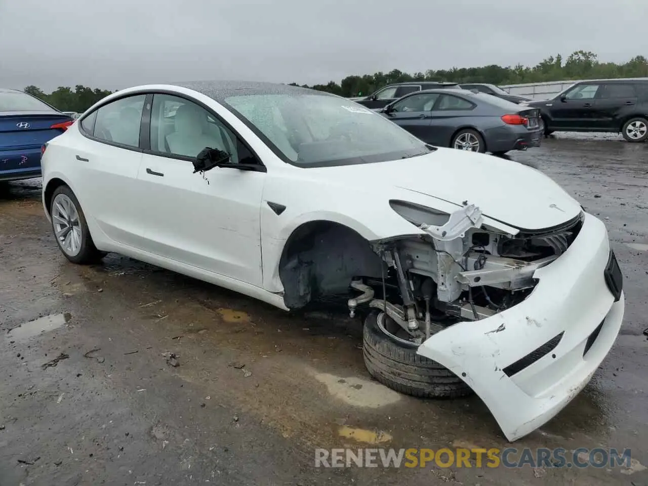4 Photograph of a damaged car 5YJ3E1EA1MF987723 TESLA MODEL 3 2021
