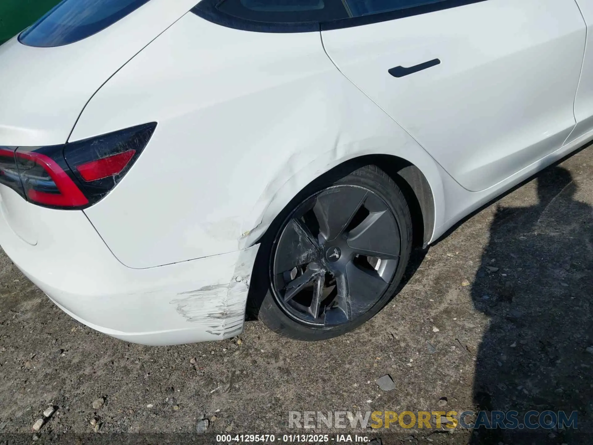 5 Photograph of a damaged car 5YJ3E1EA1MF994803 TESLA MODEL 3 2021