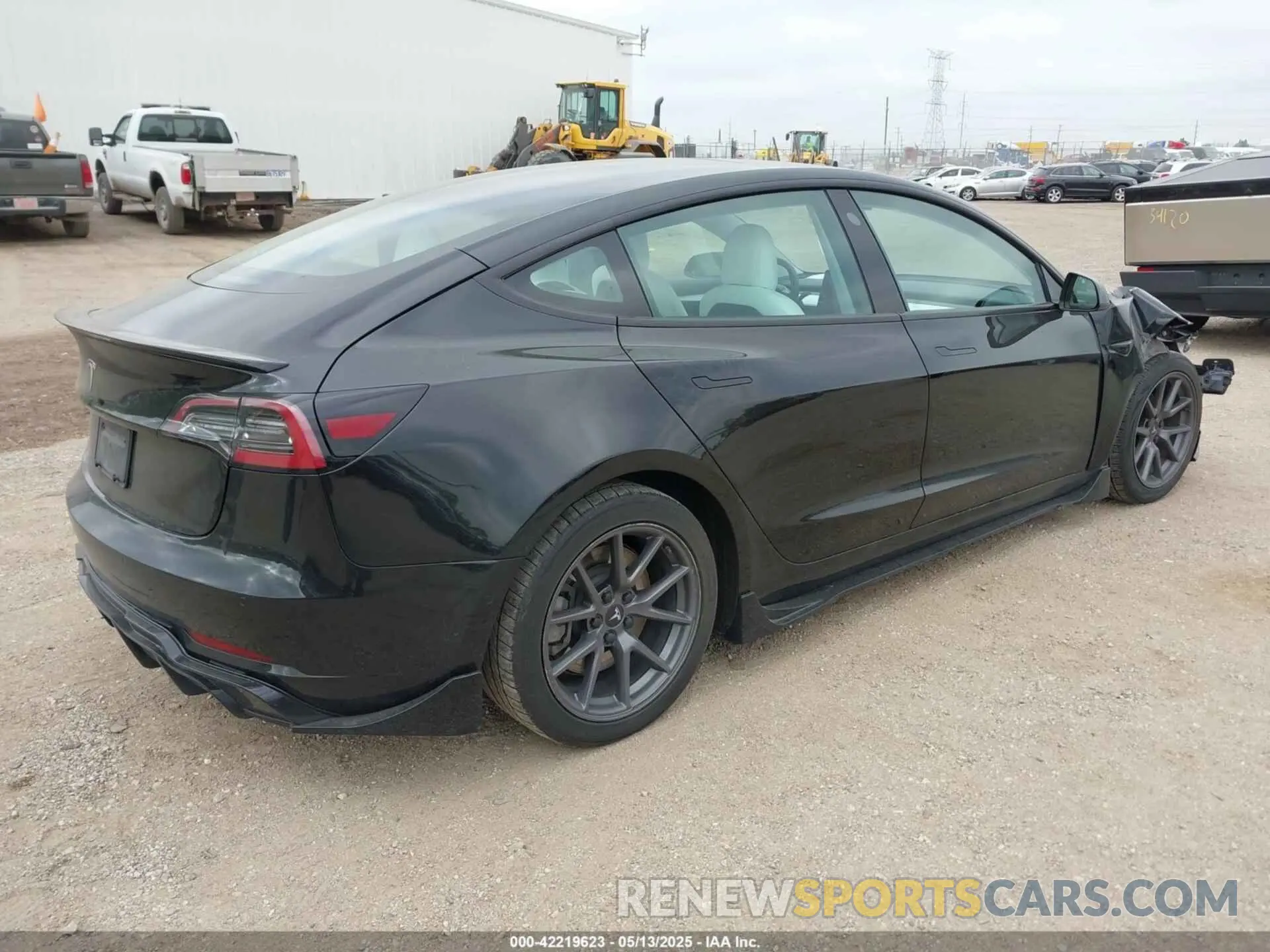 4 Photograph of a damaged car 5YJ3E1EA1MF994980 TESLA MODEL 3 2021