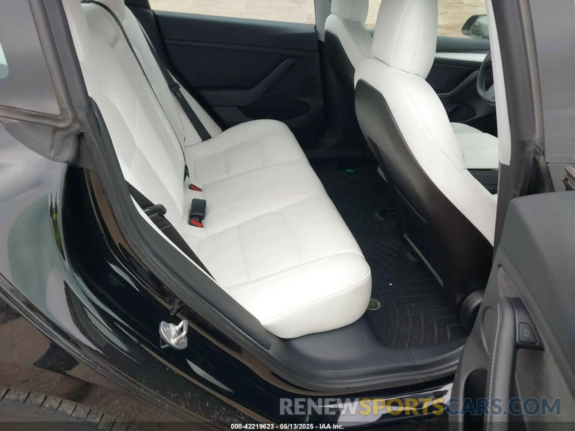 8 Photograph of a damaged car 5YJ3E1EA1MF994980 TESLA MODEL 3 2021