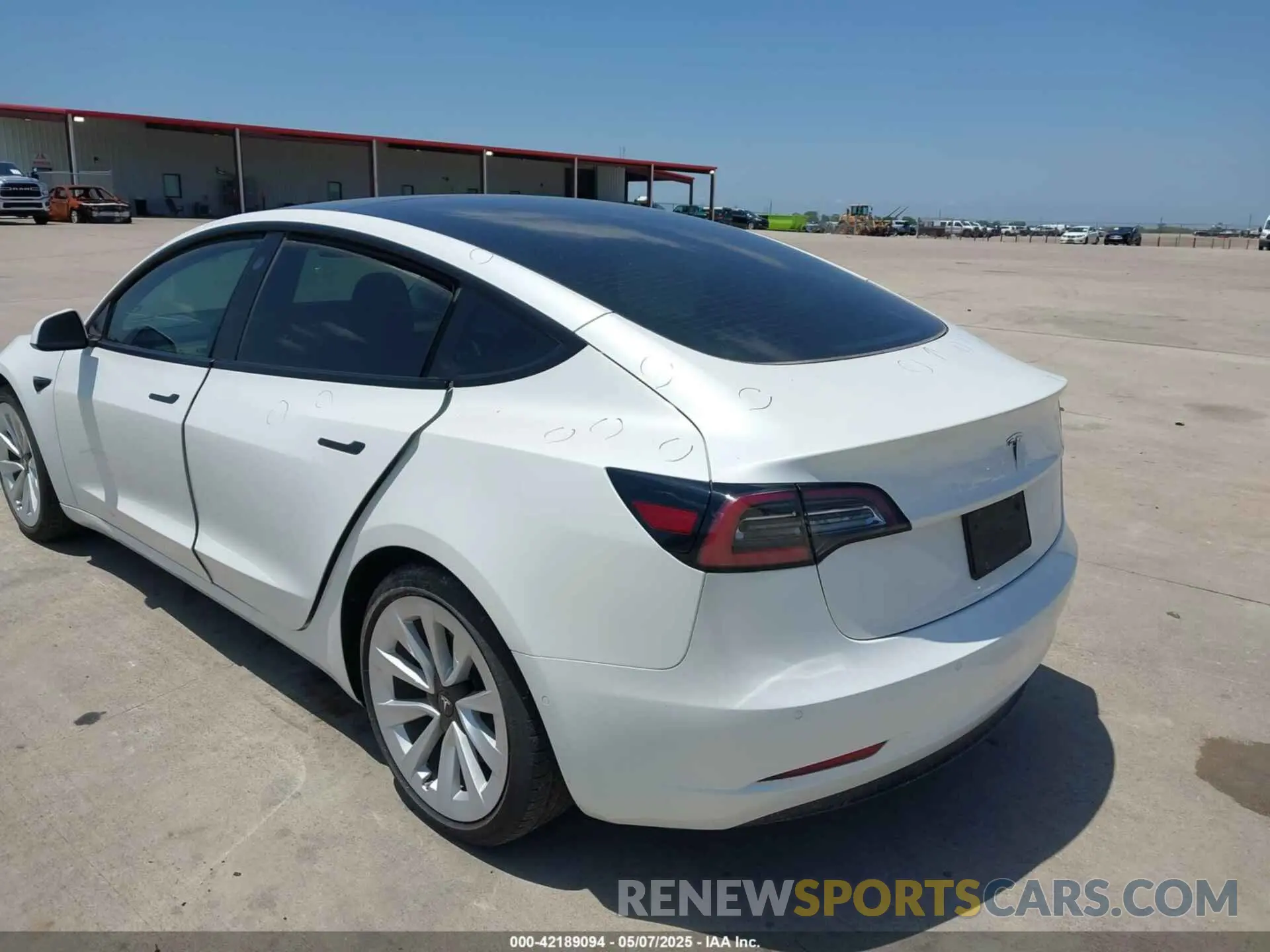 3 Photograph of a damaged car 5YJ3E1EA2MF020585 TESLA MODEL 3 2021