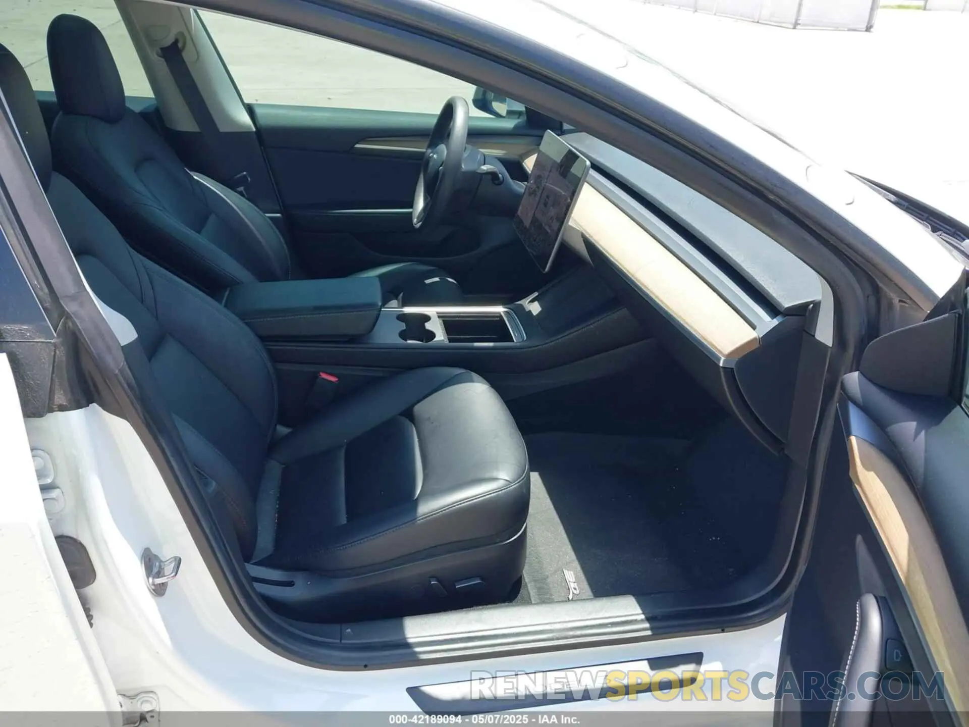 5 Photograph of a damaged car 5YJ3E1EA2MF020585 TESLA MODEL 3 2021