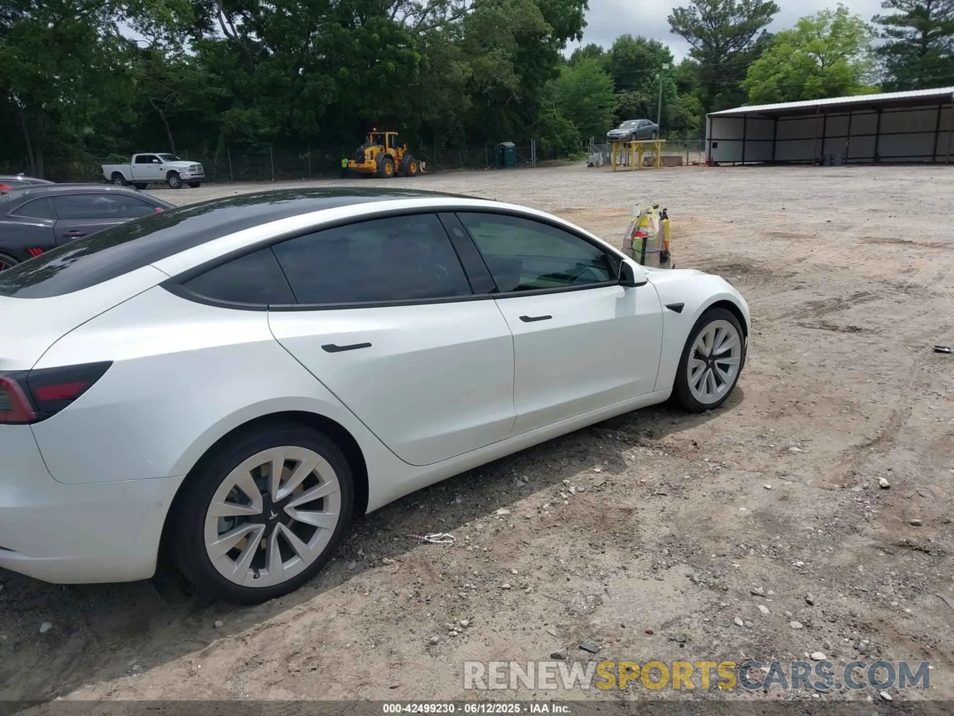 4 Photograph of a damaged car 5YJ3E1EA2MF046121 TESLA MODEL 3 2021