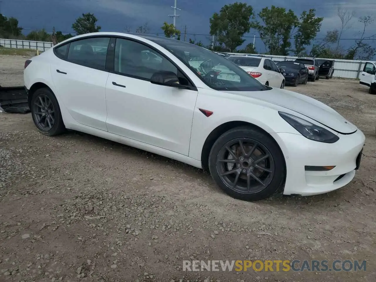 4 Photograph of a damaged car 5YJ3E1EA2MF086344 TESLA MODEL 3 2021