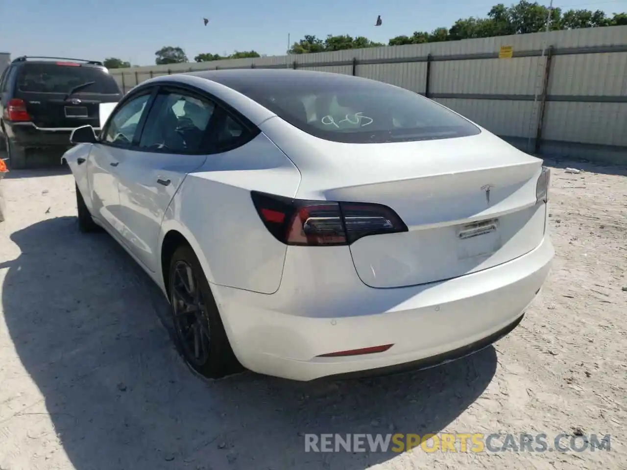 3 Photograph of a damaged car 5YJ3E1EA2MF095397 TESLA MODEL 3 2021