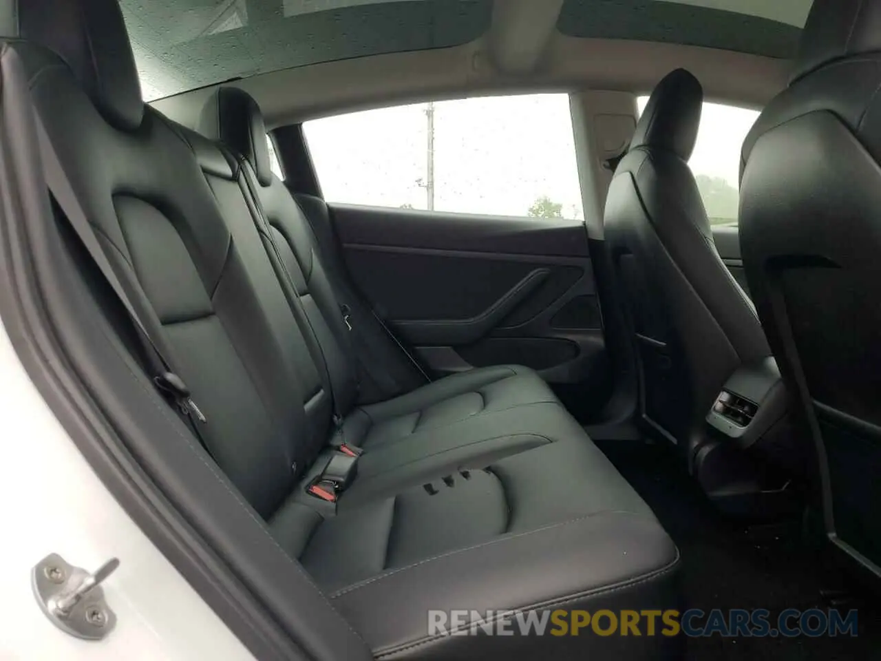 10 Photograph of a damaged car 5YJ3E1EA2MF919821 TESLA MODEL 3 2021