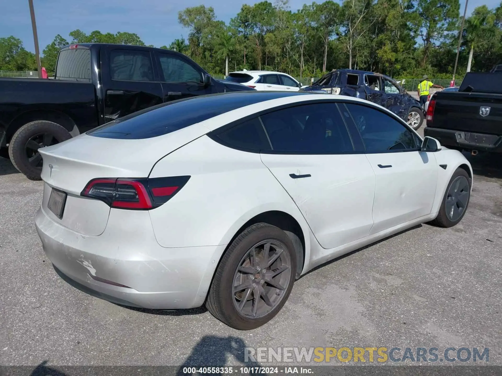 4 Photograph of a damaged car 5YJ3E1EA2MF921195 TESLA MODEL 3 2021