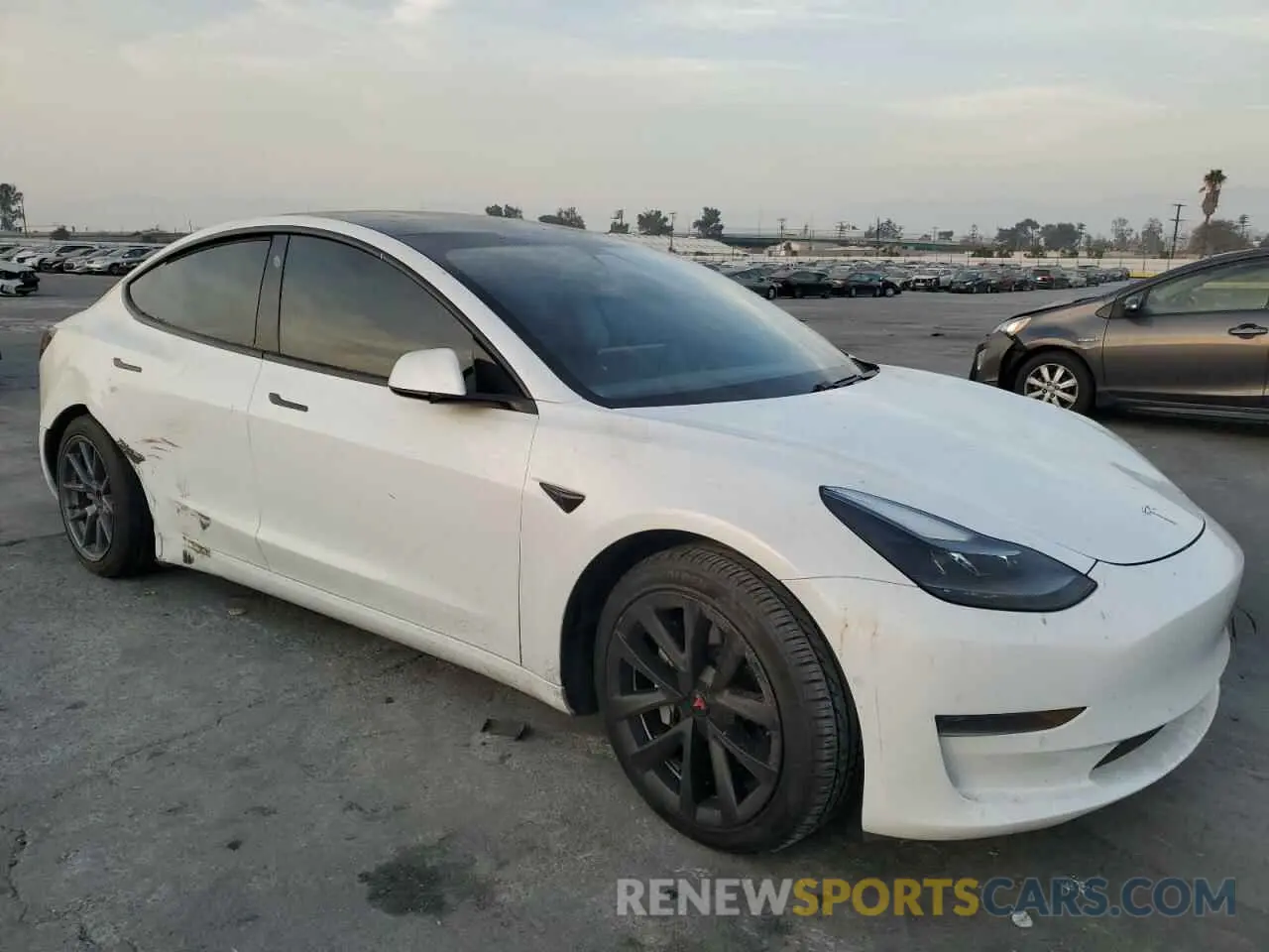 4 Photograph of a damaged car 5YJ3E1EA2MF940376 TESLA MODEL 3 2021