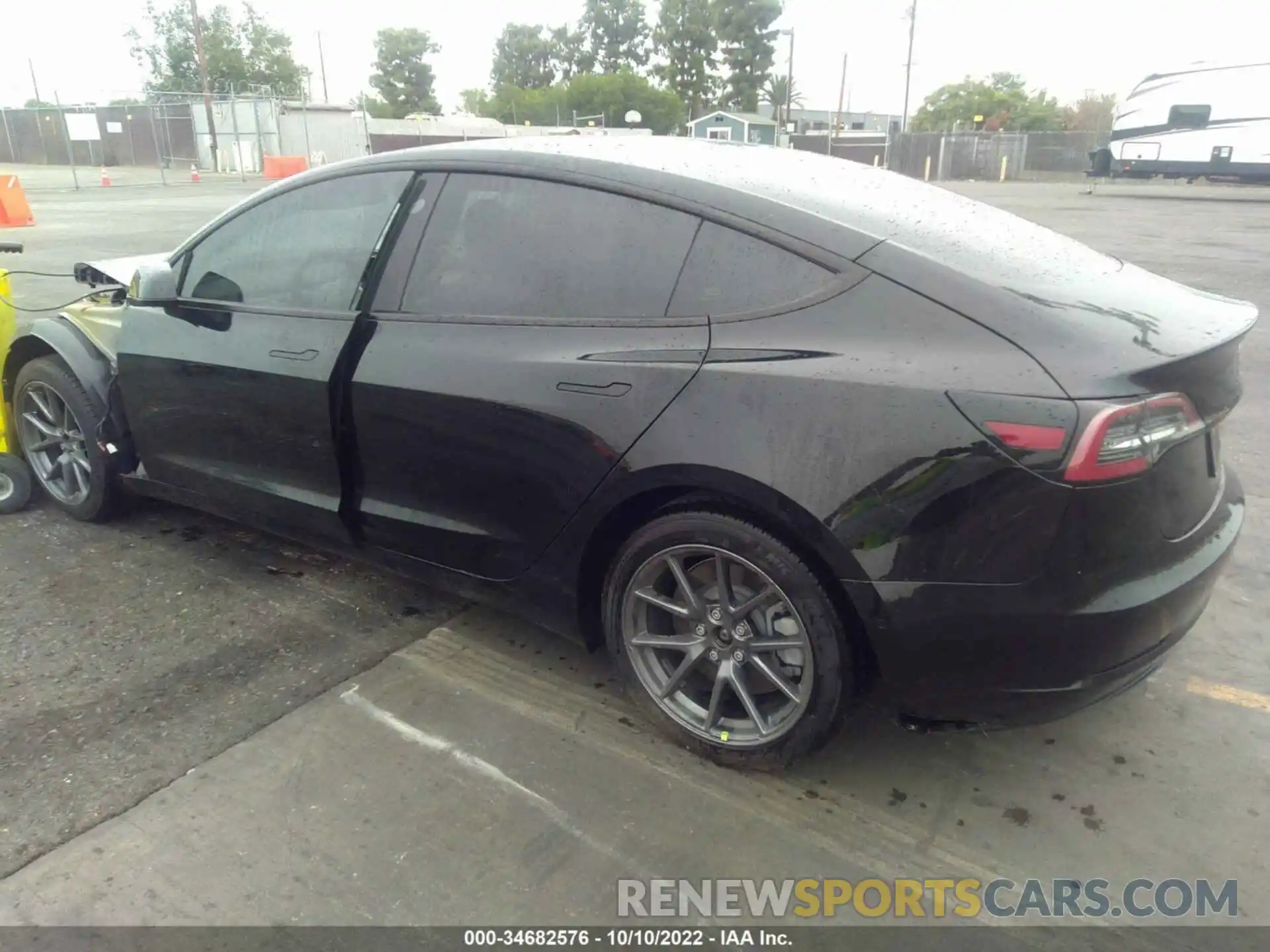 3 Photograph of a damaged car 5YJ3E1EA2MF943018 TESLA MODEL 3 2021