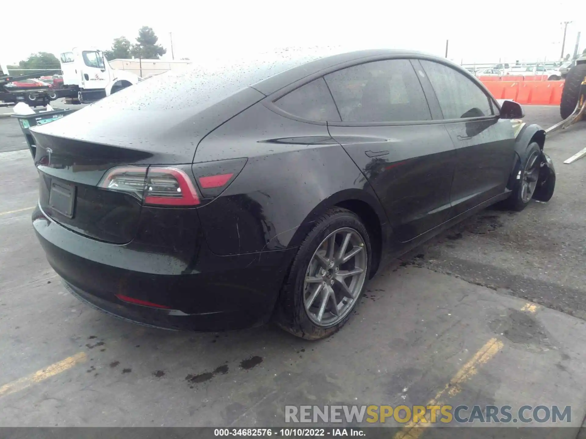 4 Photograph of a damaged car 5YJ3E1EA2MF943018 TESLA MODEL 3 2021