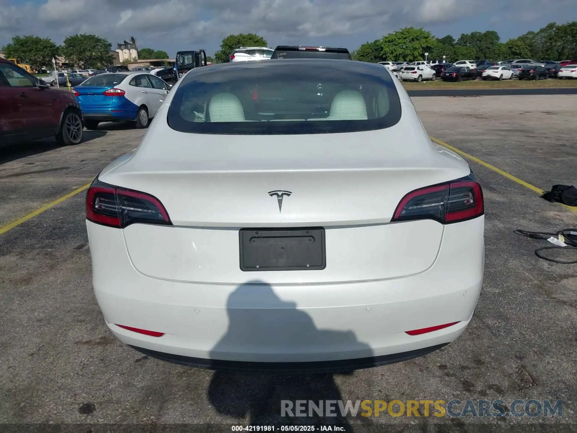 17 Photograph of a damaged car 5YJ3E1EA2MF973202 TESLA MODEL 3 2021
