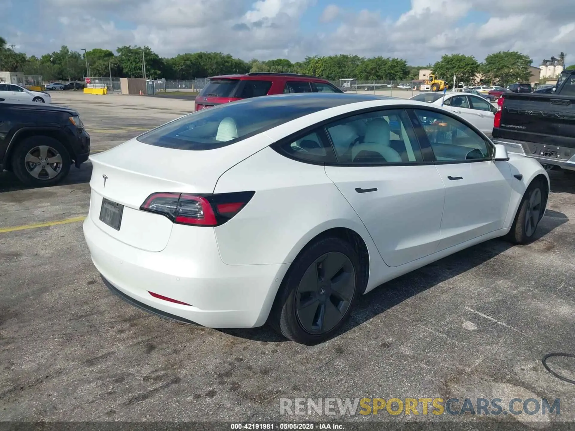 4 Photograph of a damaged car 5YJ3E1EA2MF973202 TESLA MODEL 3 2021