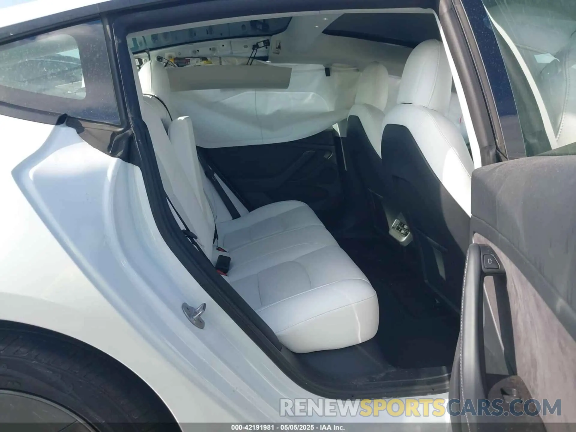 8 Photograph of a damaged car 5YJ3E1EA2MF973202 TESLA MODEL 3 2021