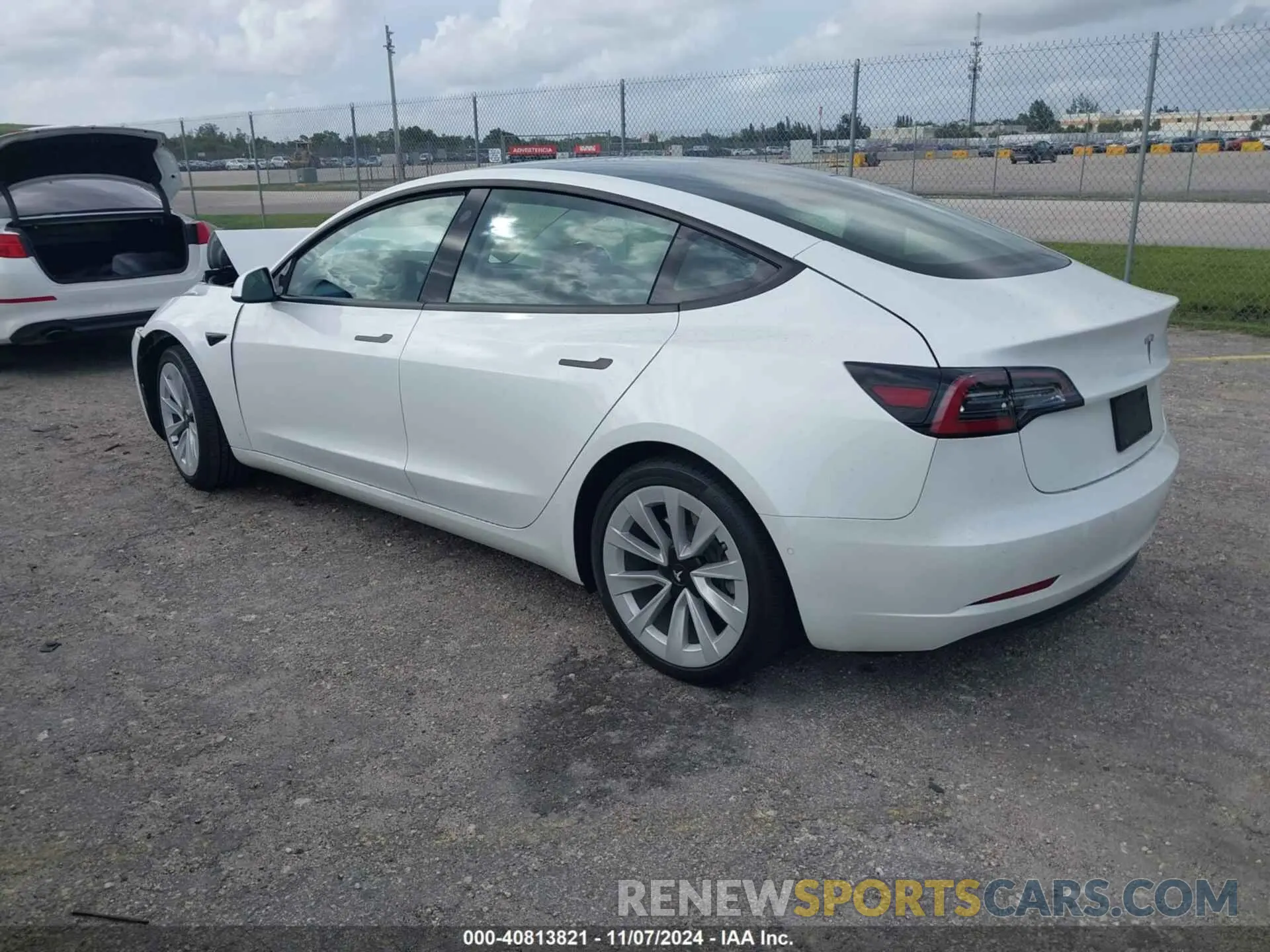 3 Photograph of a damaged car 5YJ3E1EA2MF990842 TESLA MODEL 3 2021
