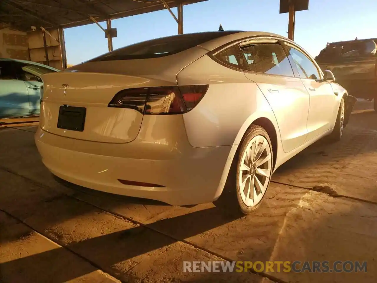 4 Photograph of a damaged car 5YJ3E1EA2MF996270 TESLA MODEL 3 2021