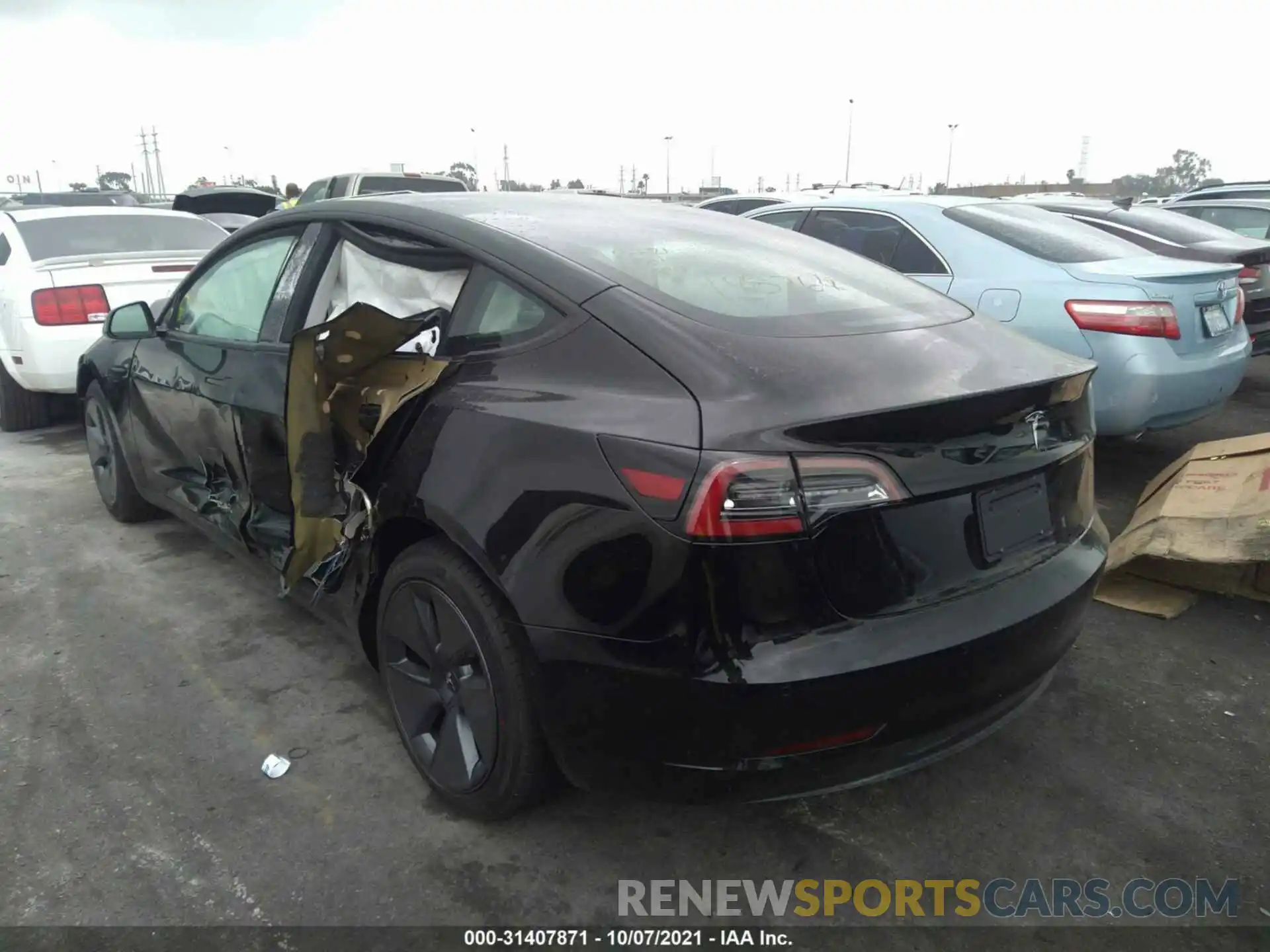 3 Photograph of a damaged car 5YJ3E1EA3MF002760 TESLA MODEL 3 2021