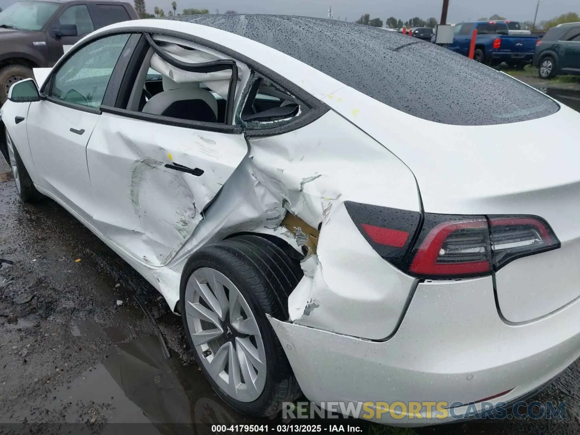 22 Photograph of a damaged car 5YJ3E1EA3MF032180 TESLA MODEL 3 2021