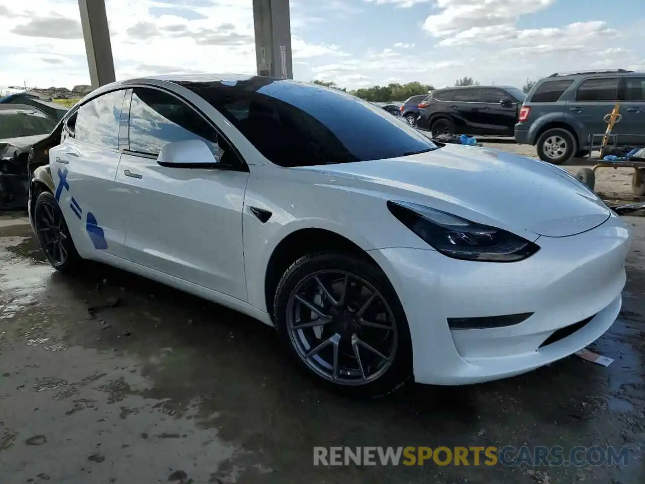 4 Photograph of a damaged car 5YJ3E1EA3MF042675 TESLA MODEL 3 2021