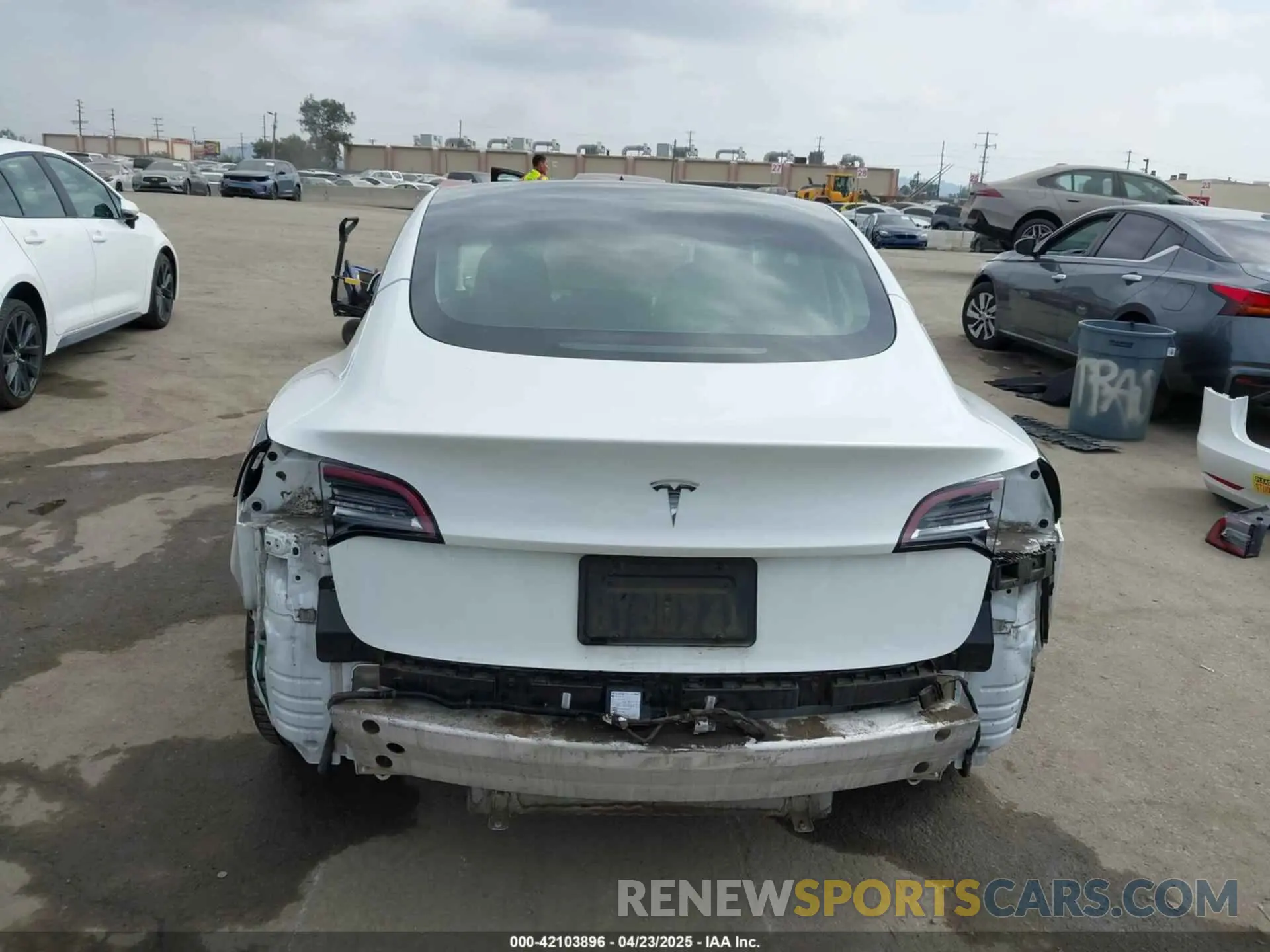 17 Photograph of a damaged car 5YJ3E1EA3MF054115 TESLA MODEL 3 2021