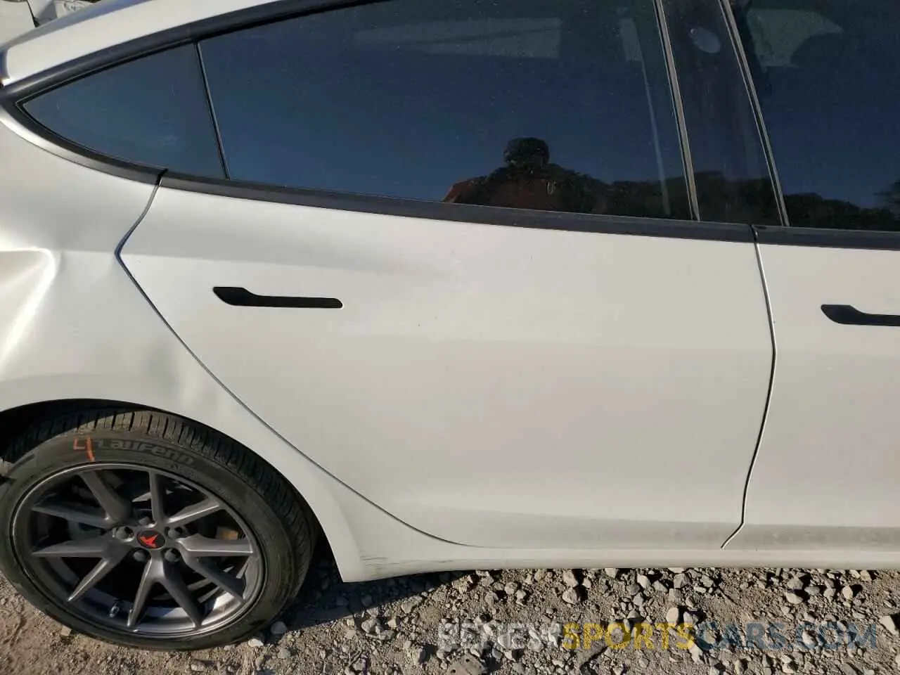 10 Photograph of a damaged car 5YJ3E1EA3MF058679 TESLA MODEL 3 2021