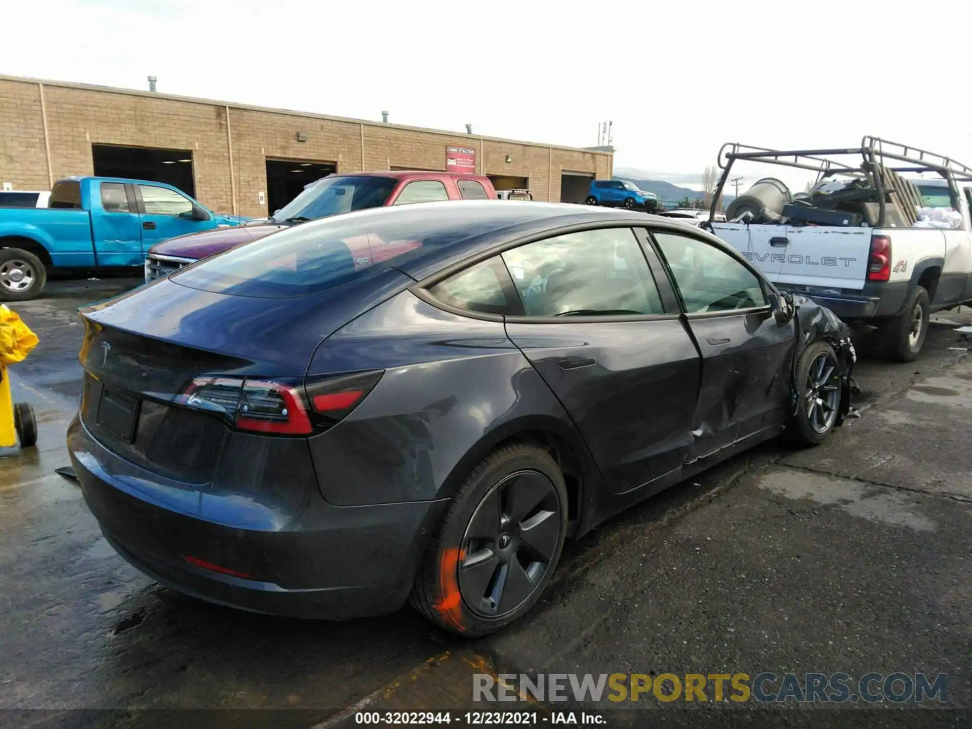 4 Photograph of a damaged car 5YJ3E1EA3MF070363 TESLA MODEL 3 2021