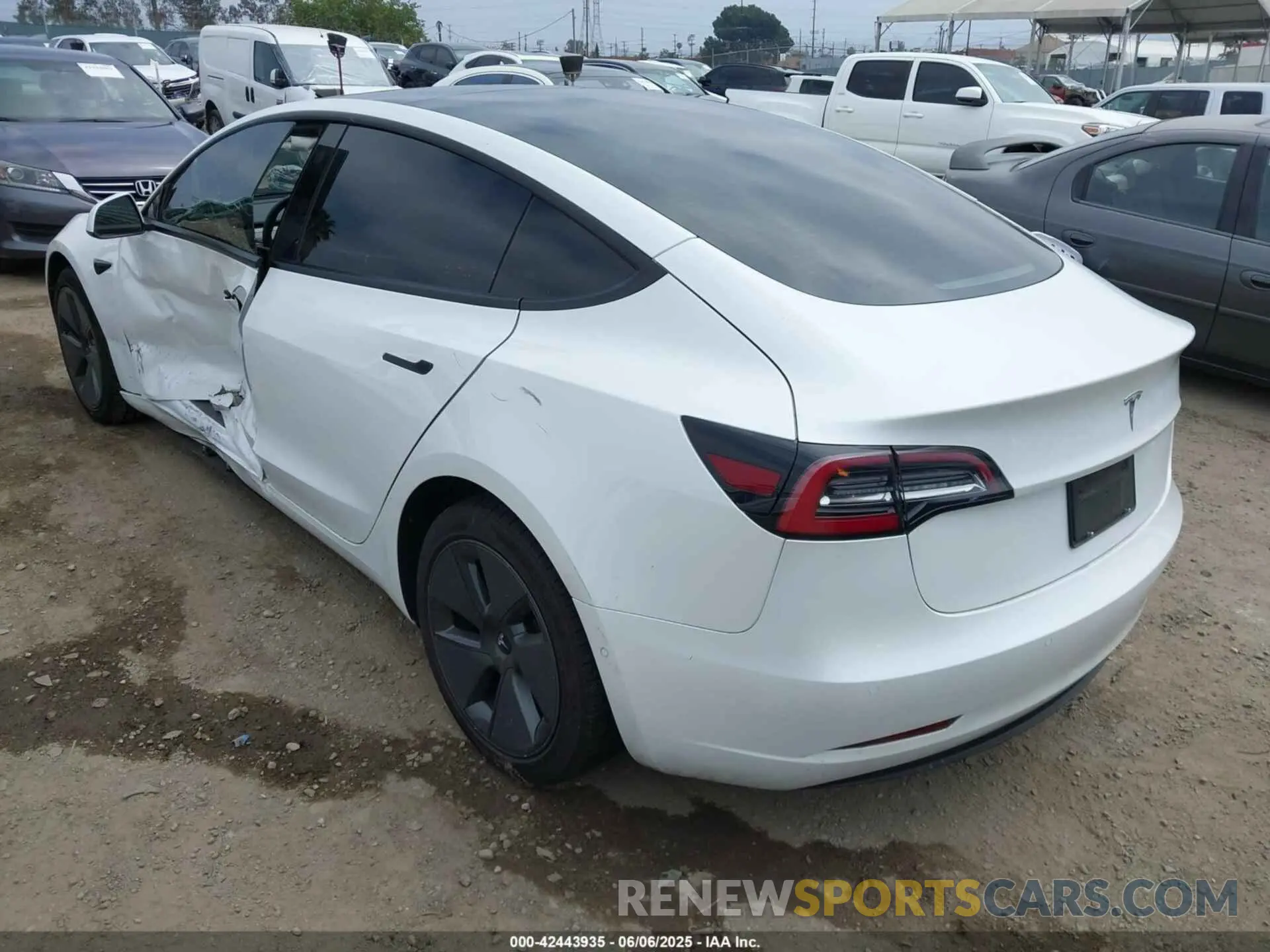 3 Photograph of a damaged car 5YJ3E1EA3MF072520 TESLA MODEL 3 2021