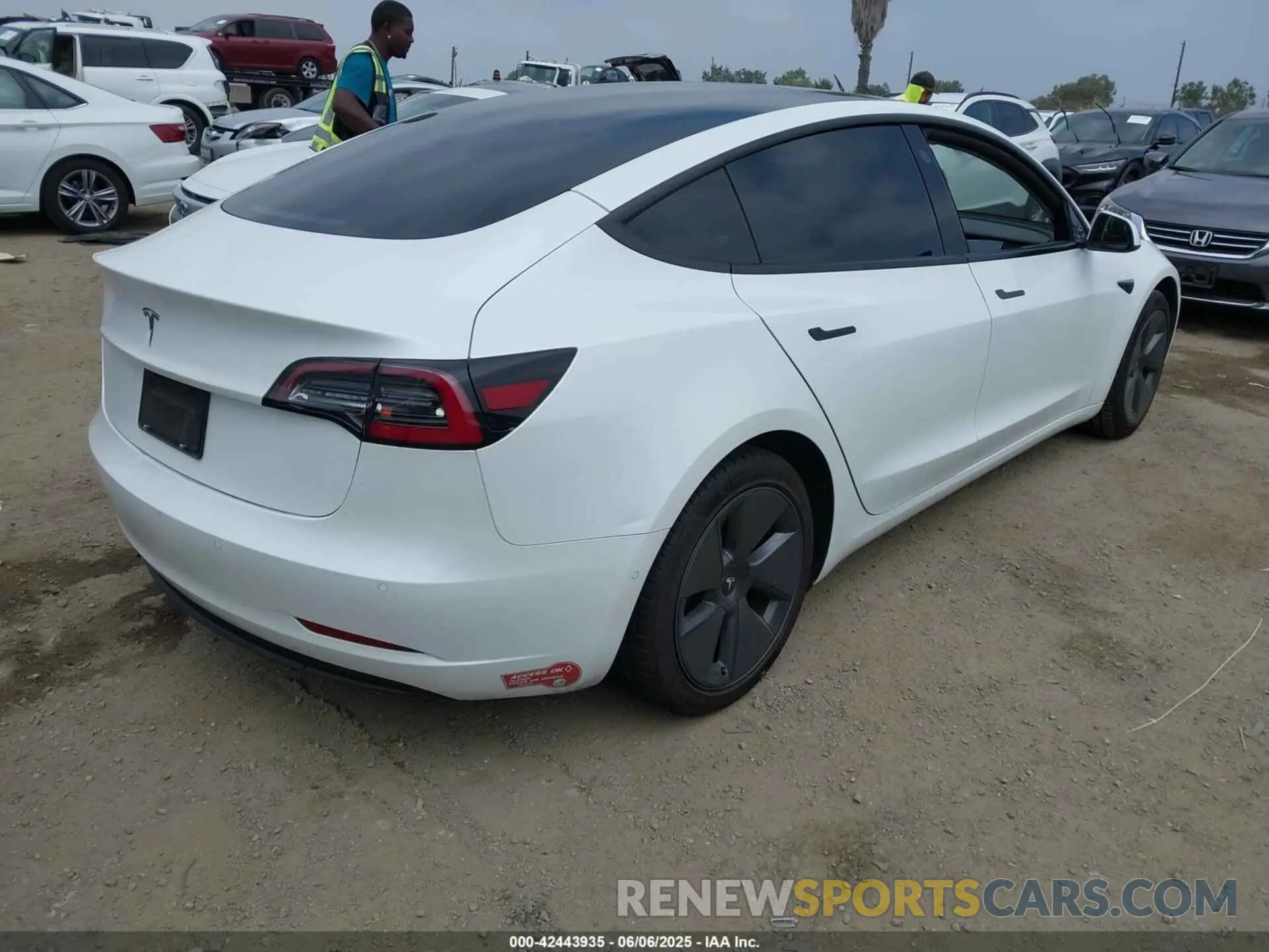 4 Photograph of a damaged car 5YJ3E1EA3MF072520 TESLA MODEL 3 2021