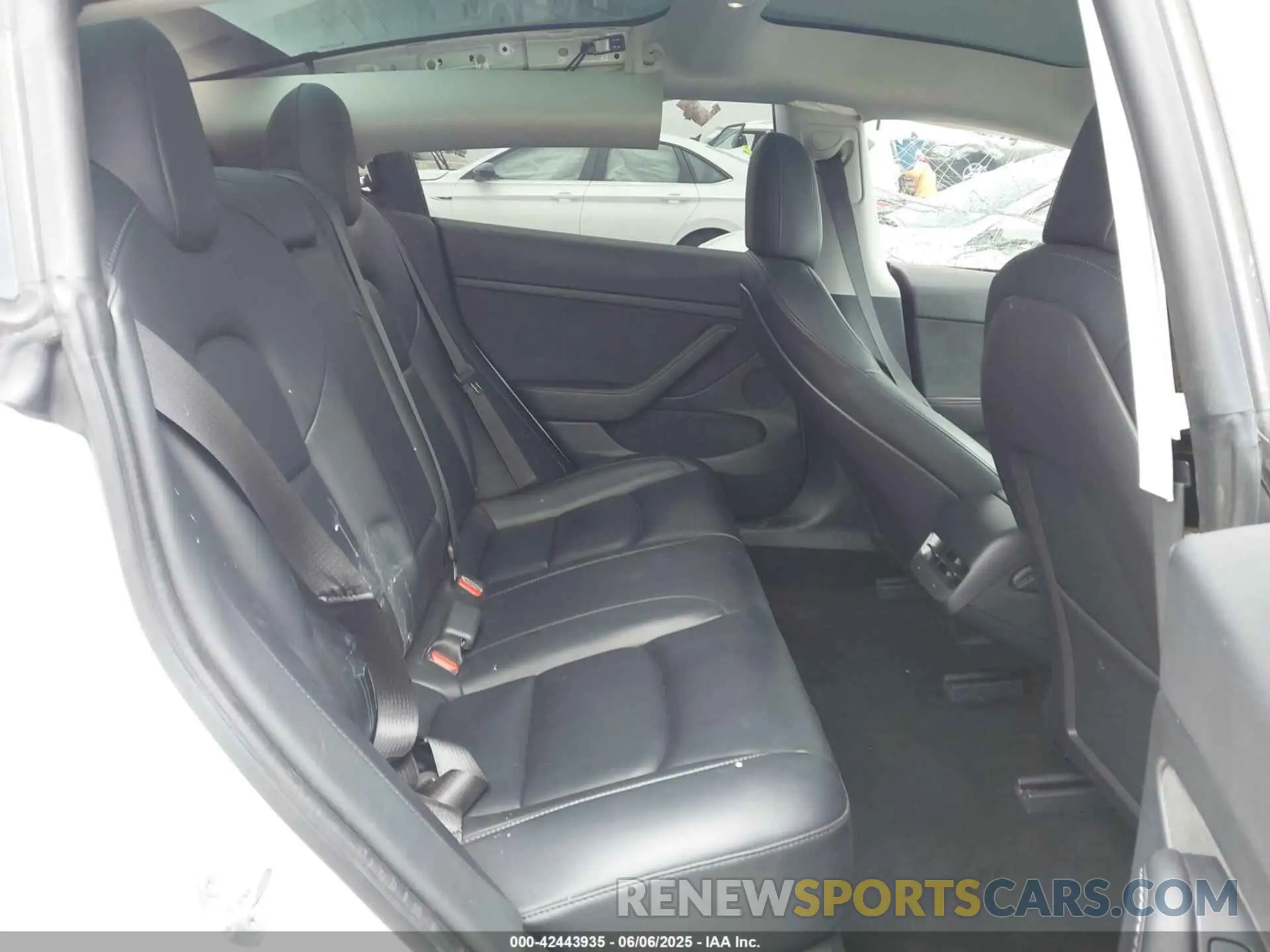 8 Photograph of a damaged car 5YJ3E1EA3MF072520 TESLA MODEL 3 2021