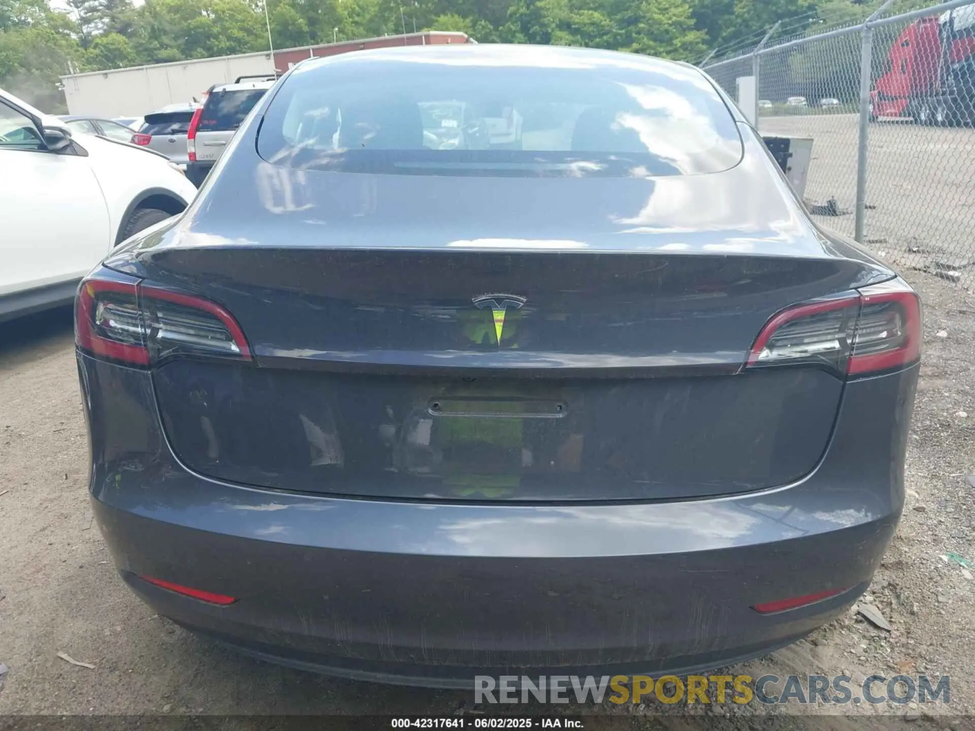 17 Photograph of a damaged car 5YJ3E1EA3MF086885 TESLA MODEL 3 2021
