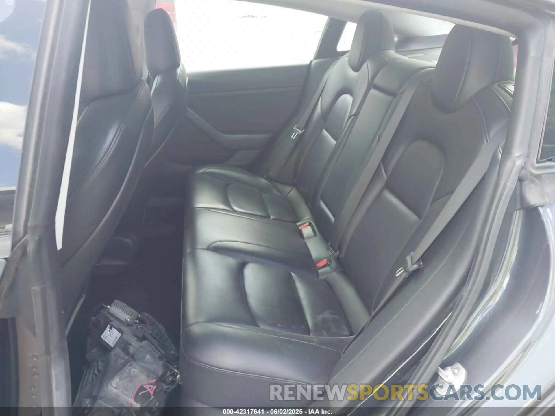 8 Photograph of a damaged car 5YJ3E1EA3MF086885 TESLA MODEL 3 2021