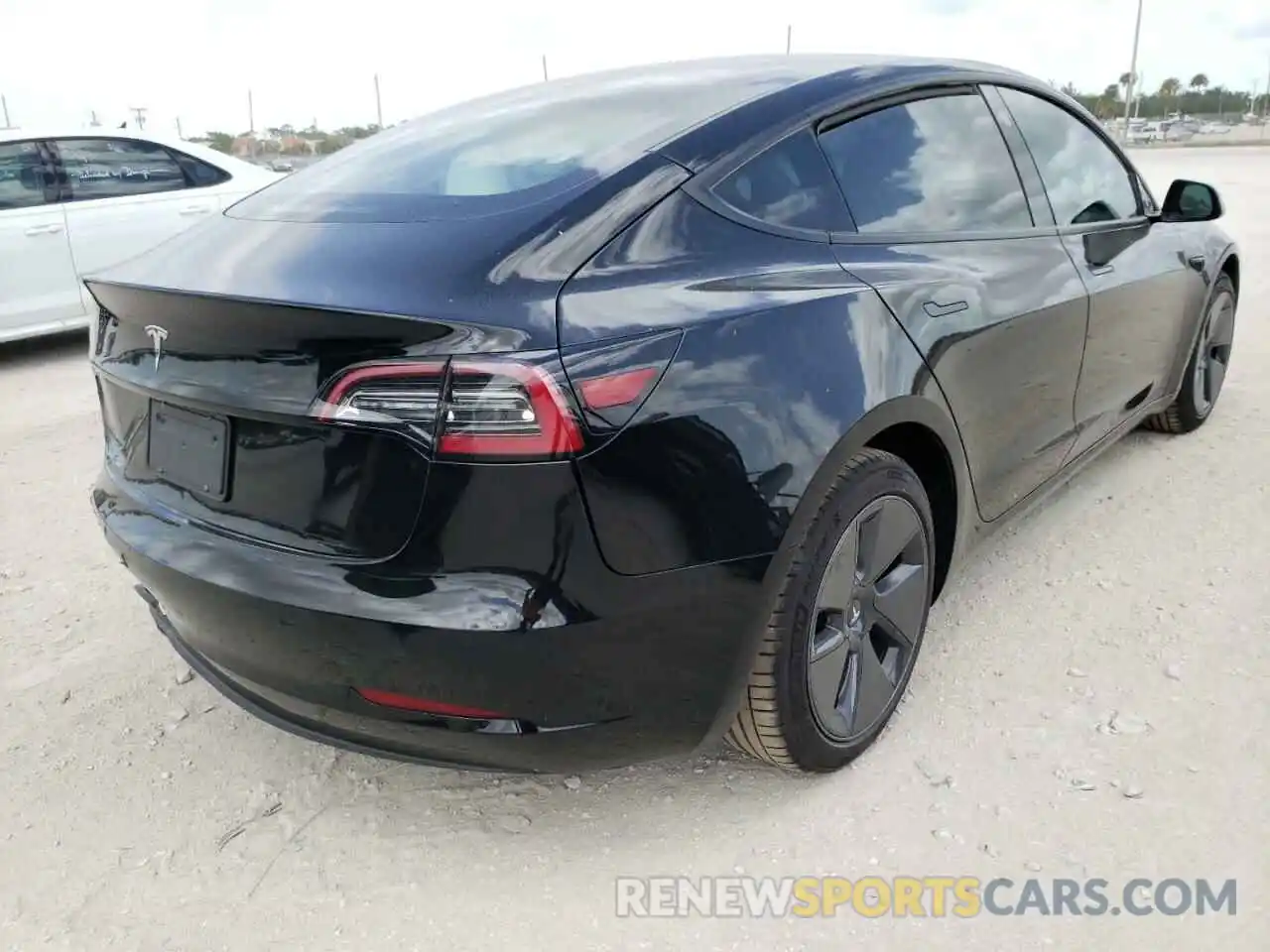 4 Photograph of a damaged car 5YJ3E1EA3MF089950 TESLA MODEL 3 2021