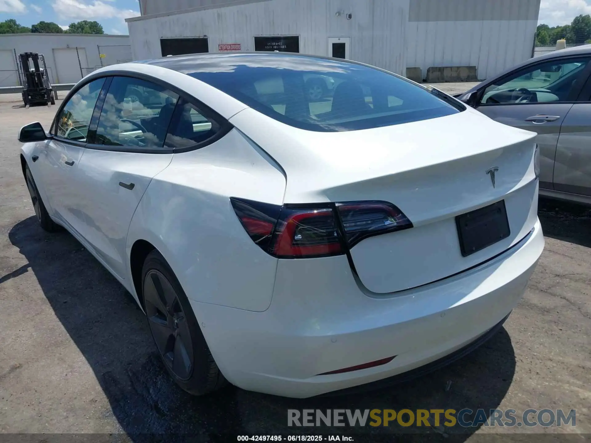 3 Photograph of a damaged car 5YJ3E1EA3MF852100 TESLA MODEL 3 2021
