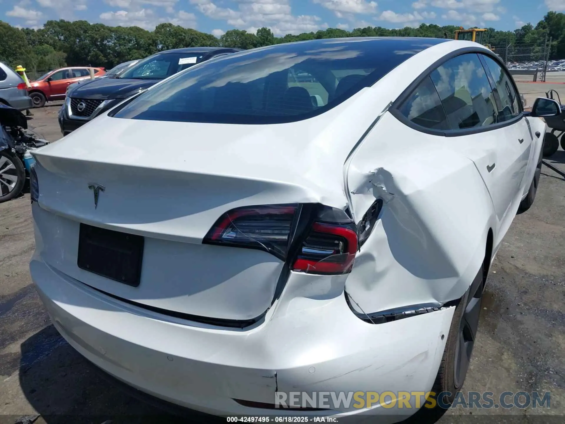 4 Photograph of a damaged car 5YJ3E1EA3MF852100 TESLA MODEL 3 2021