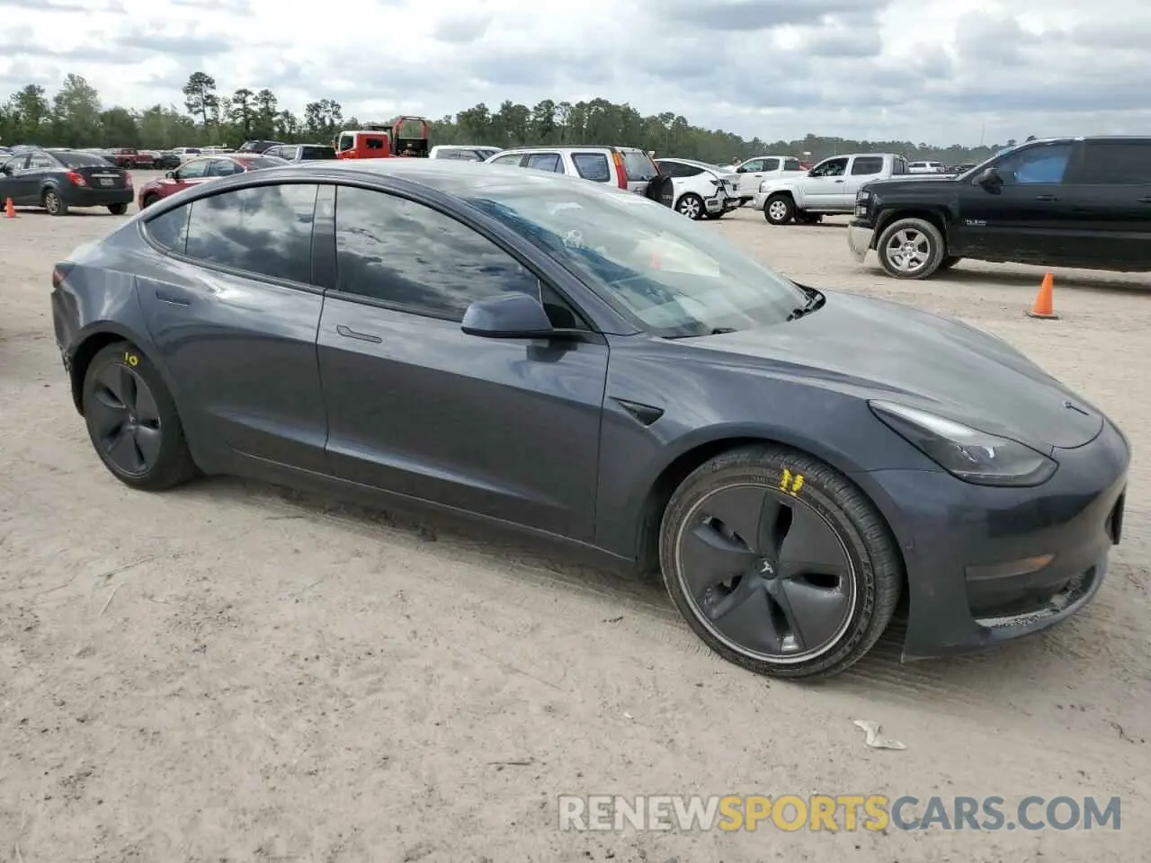 4 Photograph of a damaged car 5YJ3E1EA3MF866871 TESLA MODEL 3 2021