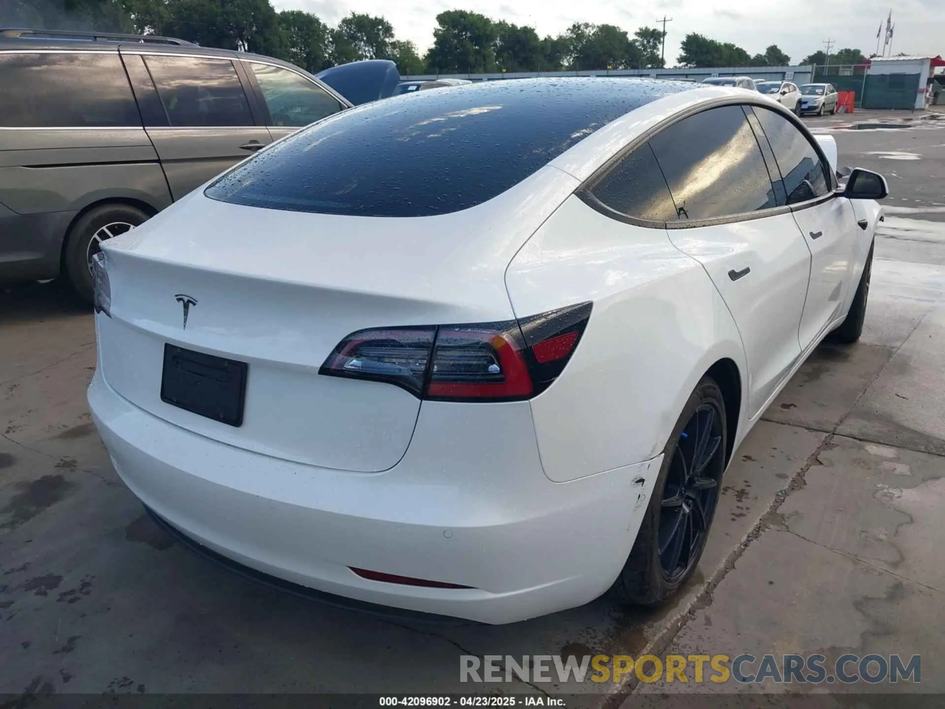 4 Photograph of a damaged car 5YJ3E1EA3MF874212 TESLA MODEL 3 2021