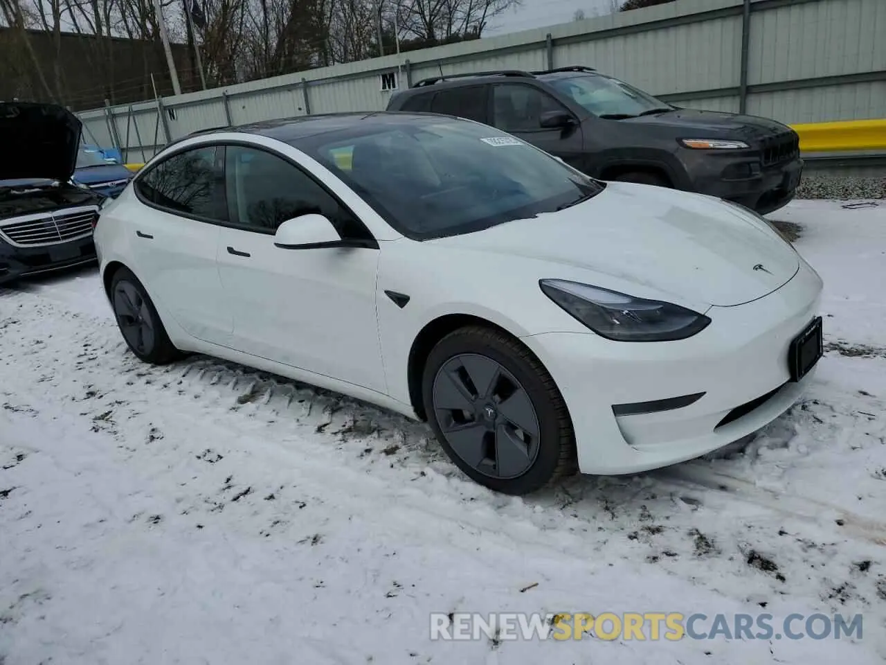 4 Photograph of a damaged car 5YJ3E1EA3MF923487 TESLA MODEL 3 2021