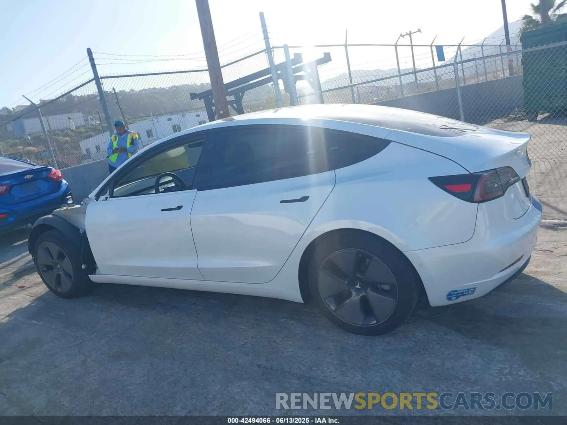 15 Photograph of a damaged car 5YJ3E1EA3MF923537 TESLA MODEL 3 2021