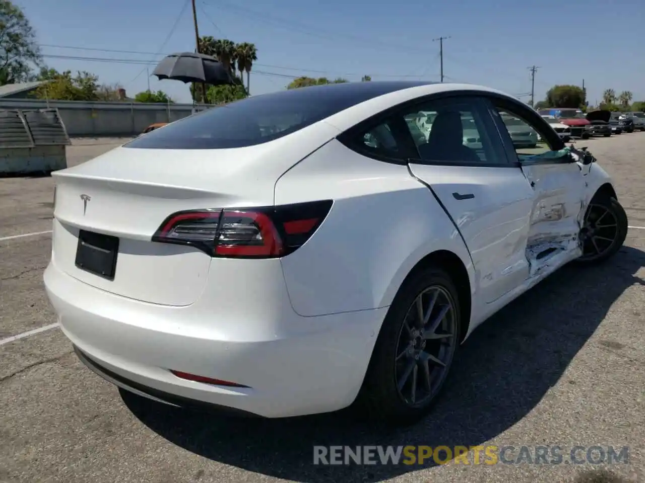 4 Photograph of a damaged car 5YJ3E1EA3MF939592 TESLA MODEL 3 2021