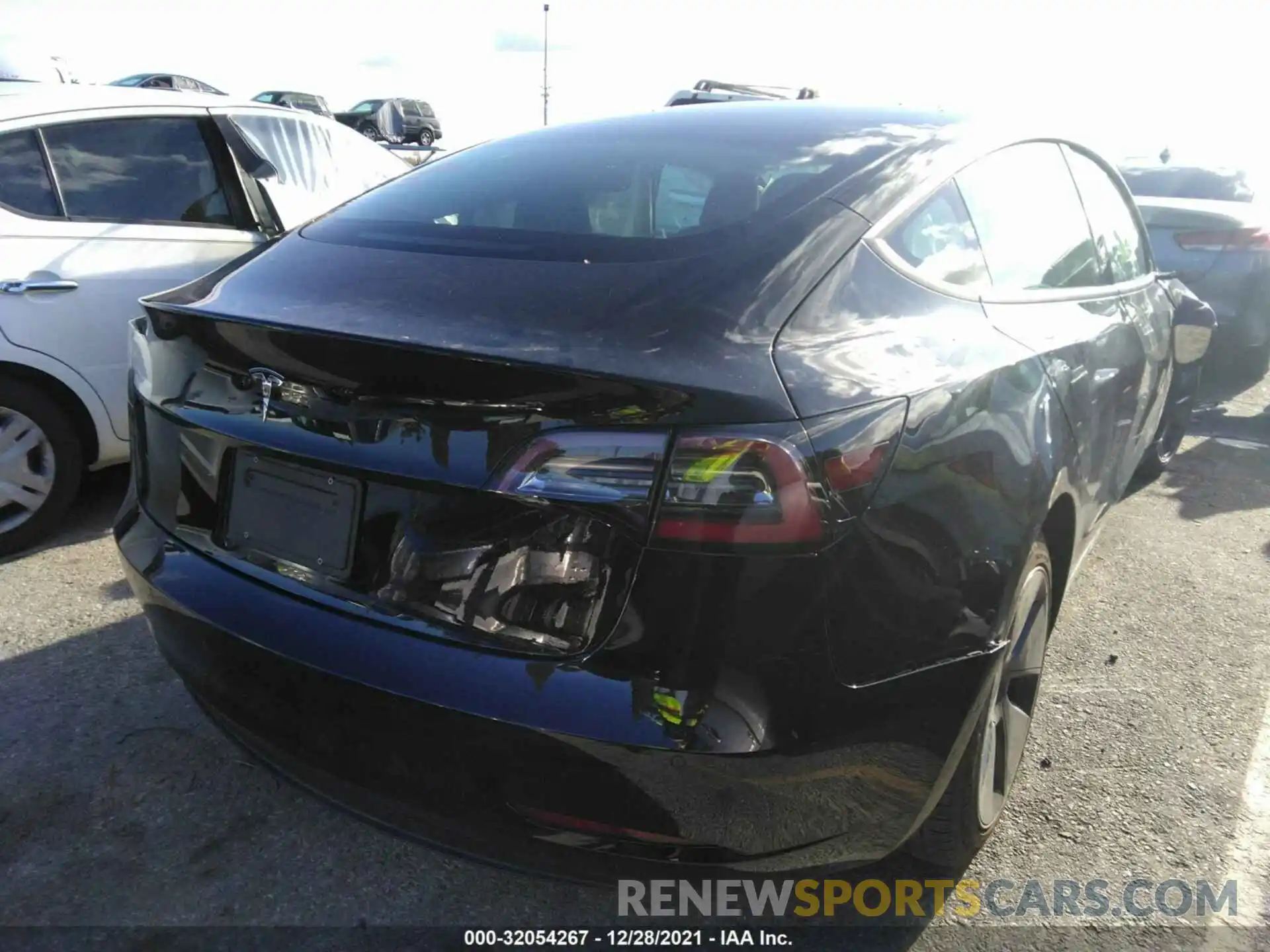 4 Photograph of a damaged car 5YJ3E1EA3MF939978 TESLA MODEL 3 2021