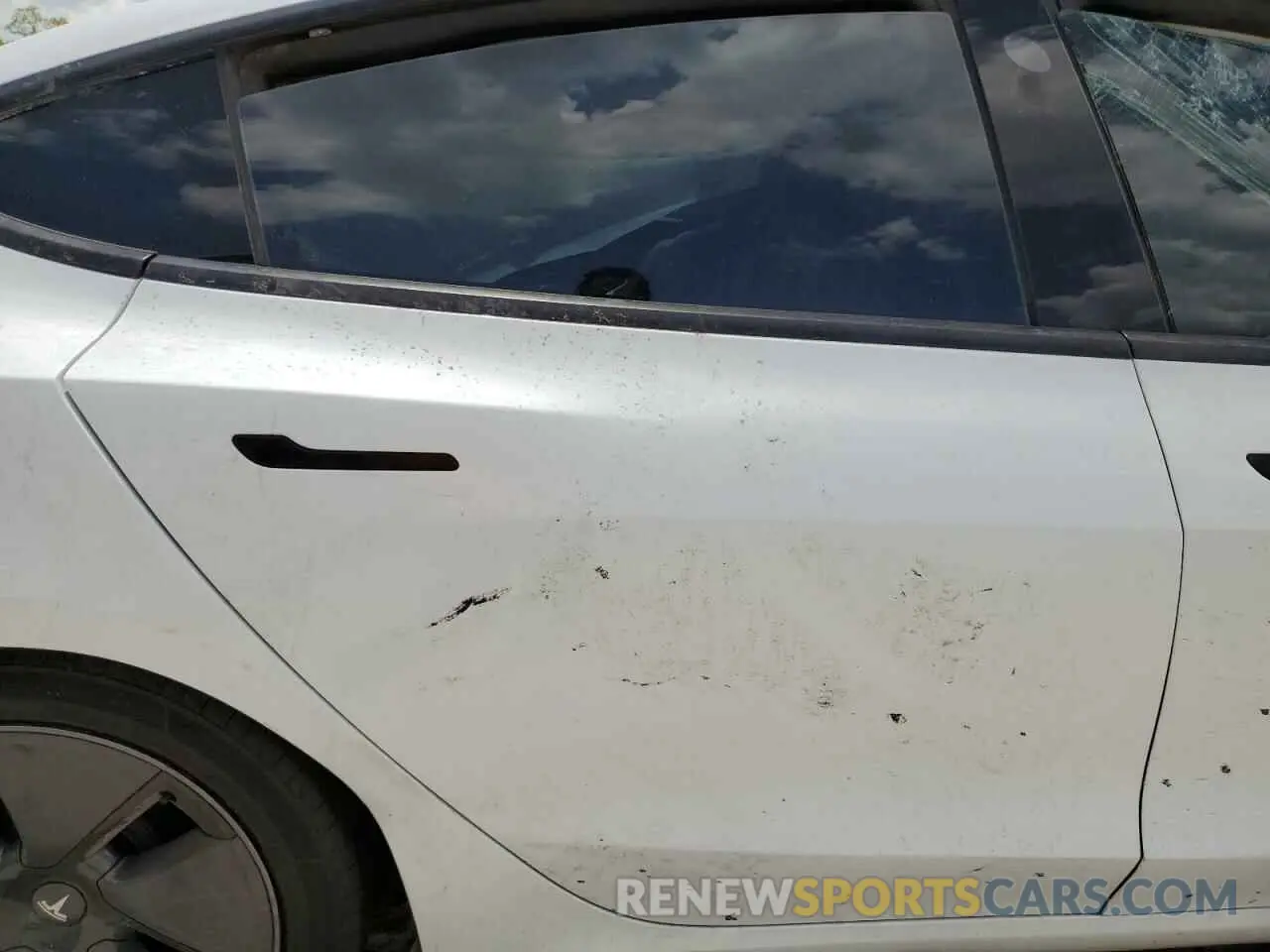 10 Photograph of a damaged car 5YJ3E1EA3MF976870 TESLA MODEL 3 2021