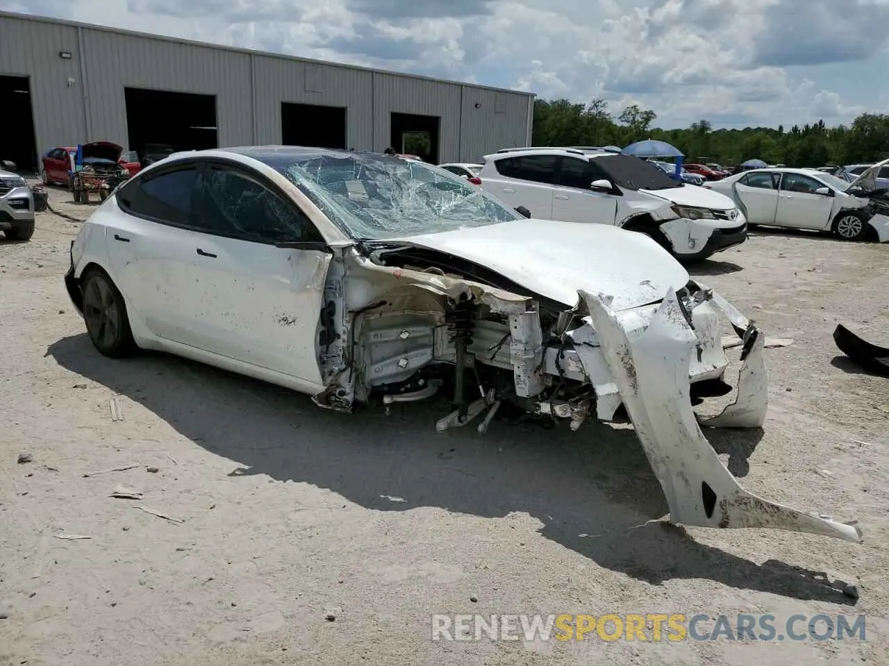 4 Photograph of a damaged car 5YJ3E1EA3MF976870 TESLA MODEL 3 2021
