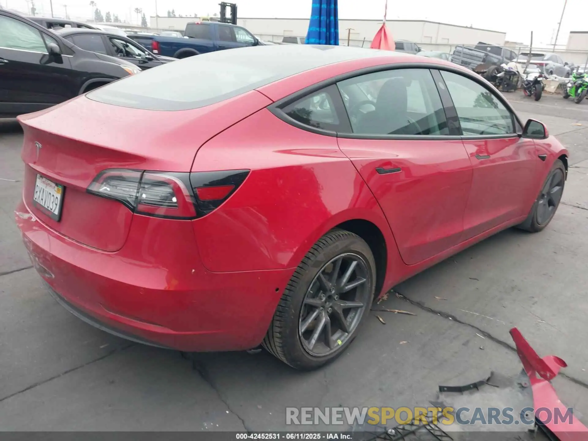 4 Photograph of a damaged car 5YJ3E1EA3MF994740 TESLA MODEL 3 2021