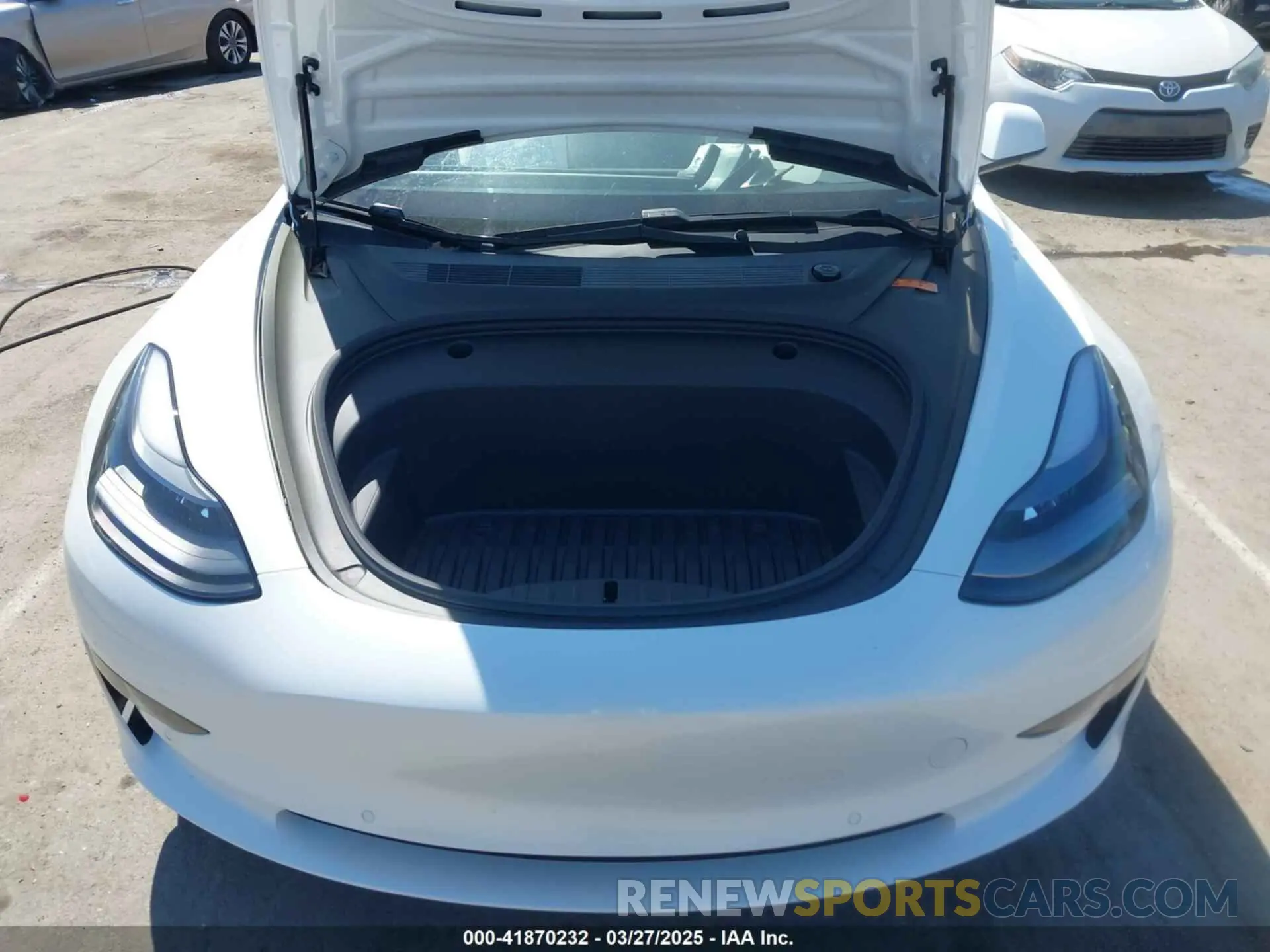 10 Photograph of a damaged car 5YJ3E1EA3MF995063 TESLA MODEL 3 2021
